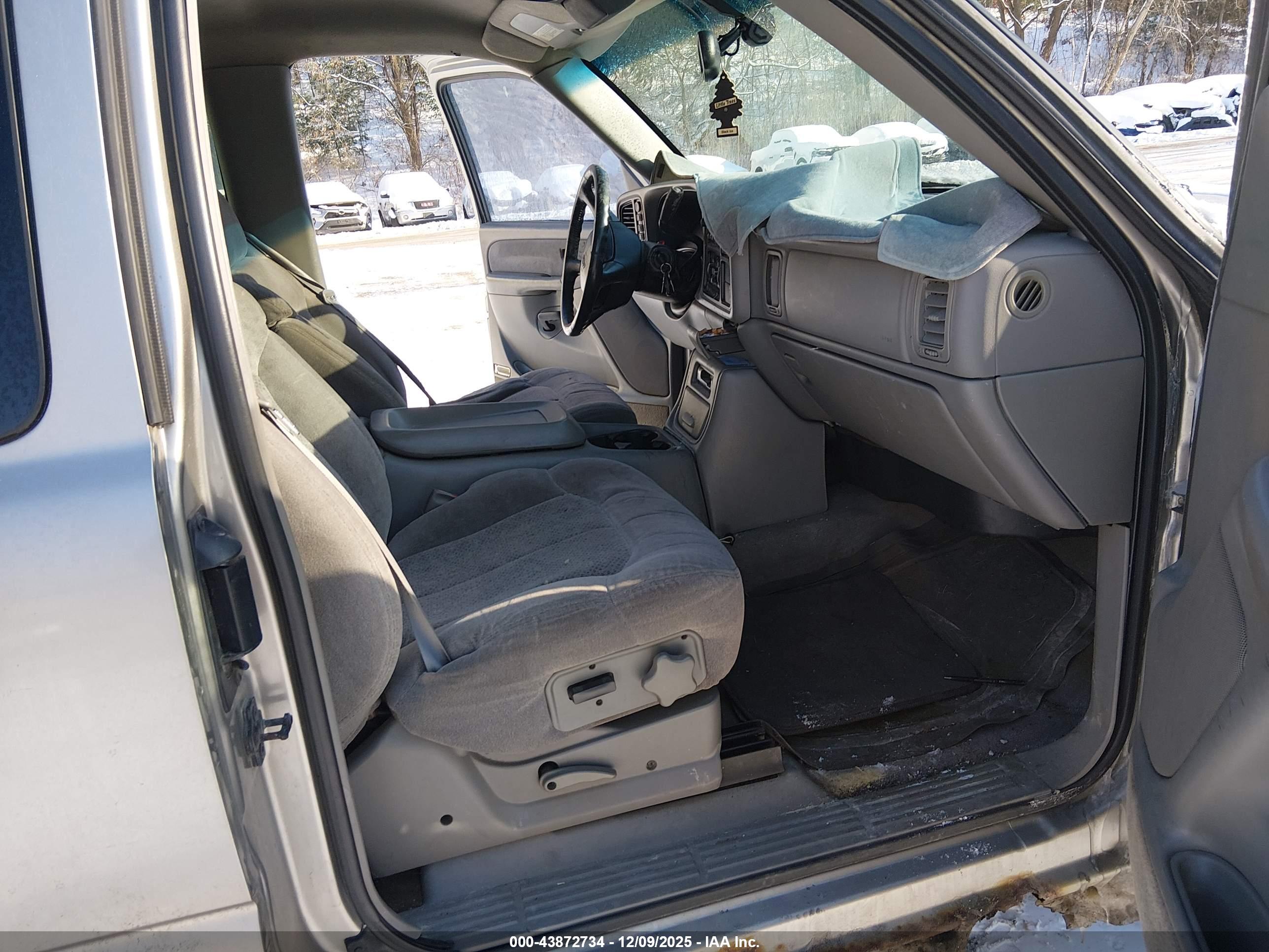 CHEVROLET SILVERADO image 5
