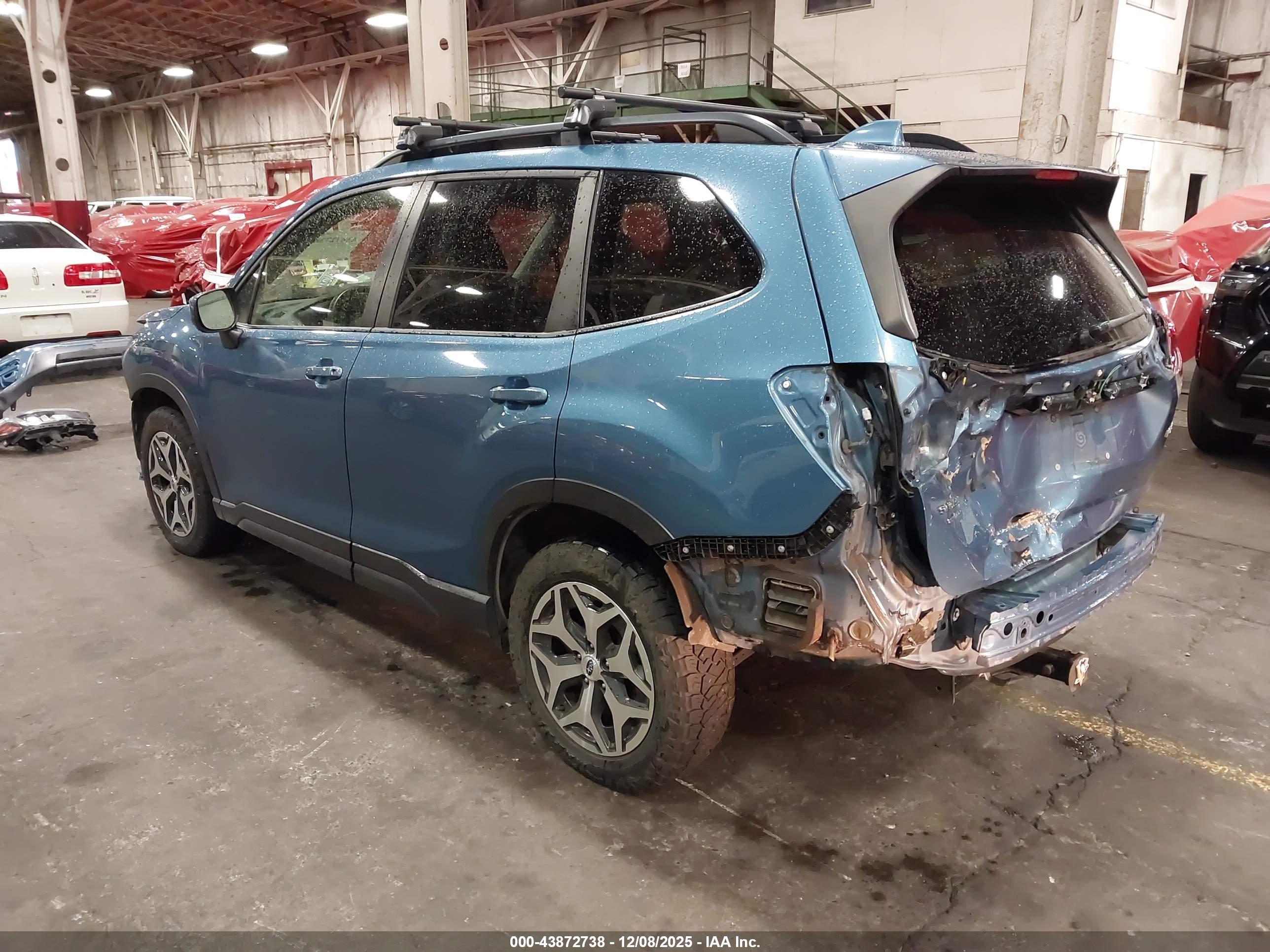 SUBARU FORESTER image 3