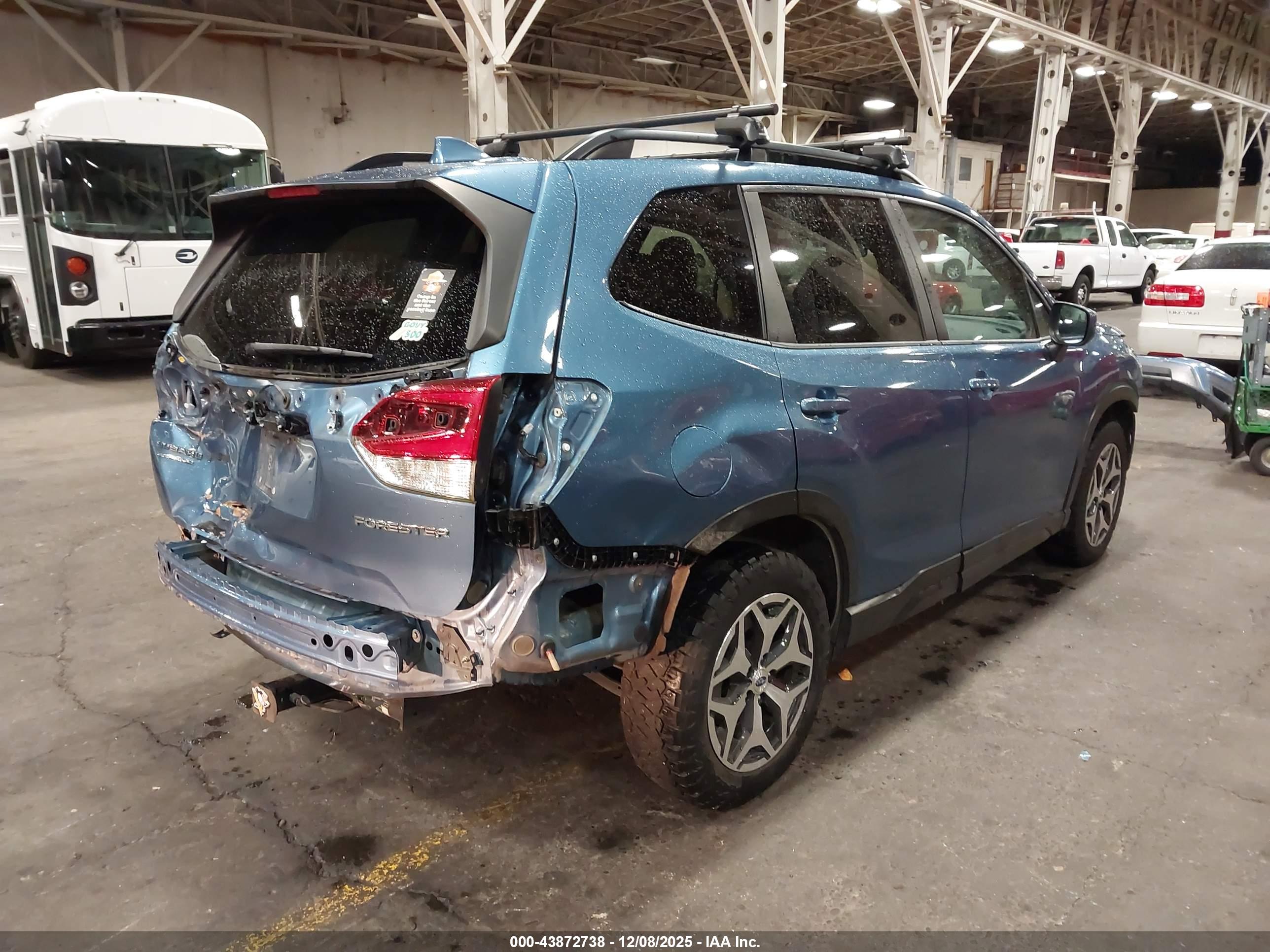 SUBARU FORESTER image 4