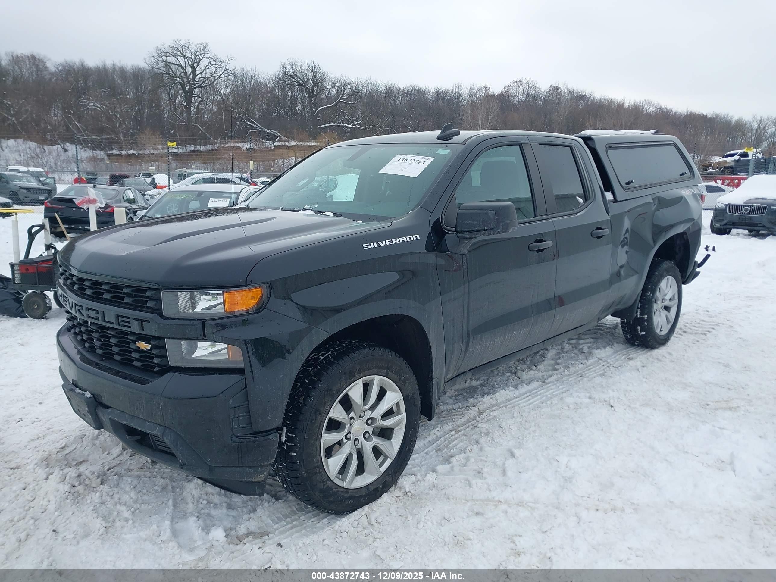 CHEVROLET SILVERADO image 2