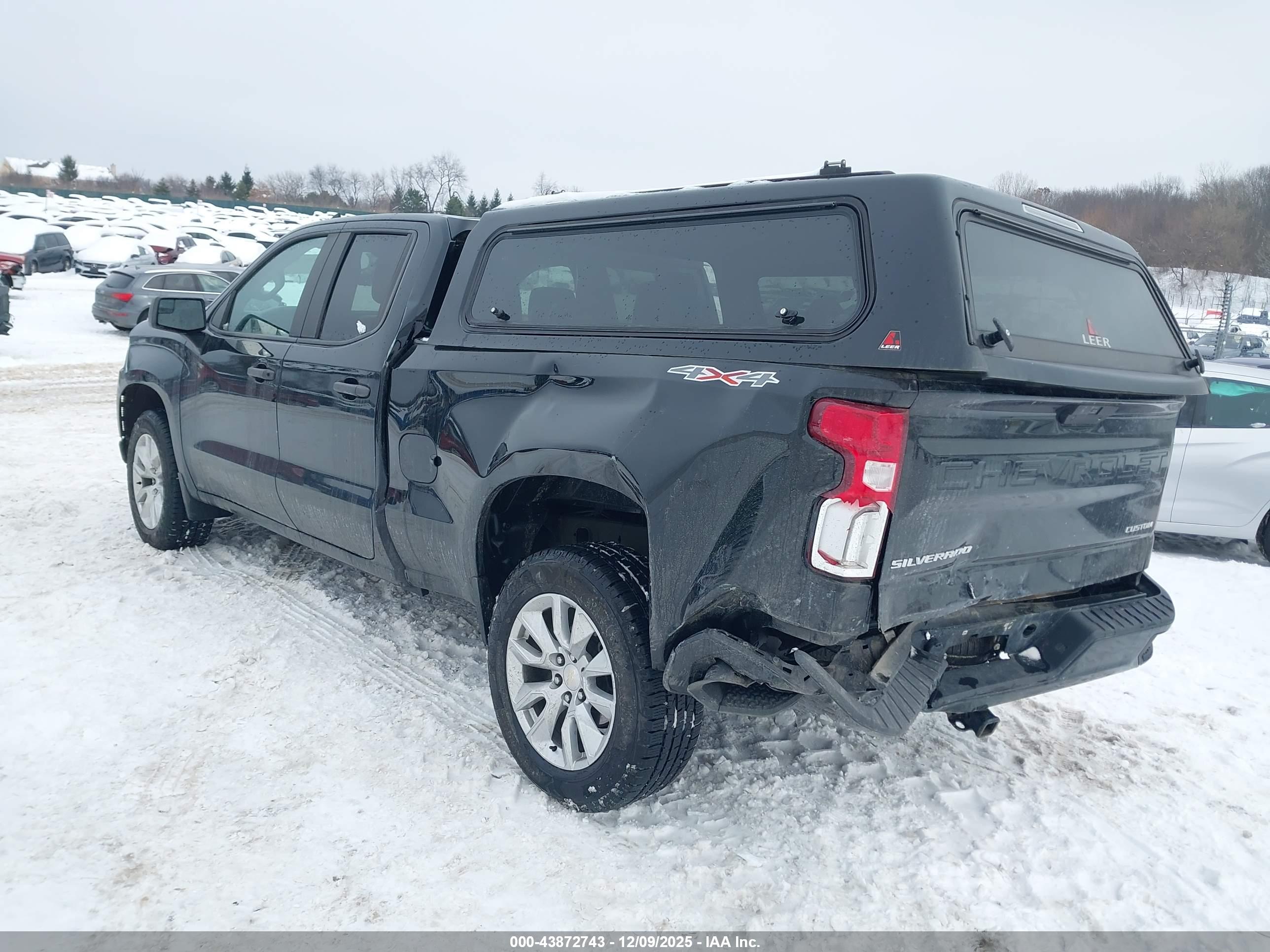 CHEVROLET SILVERADO image 3