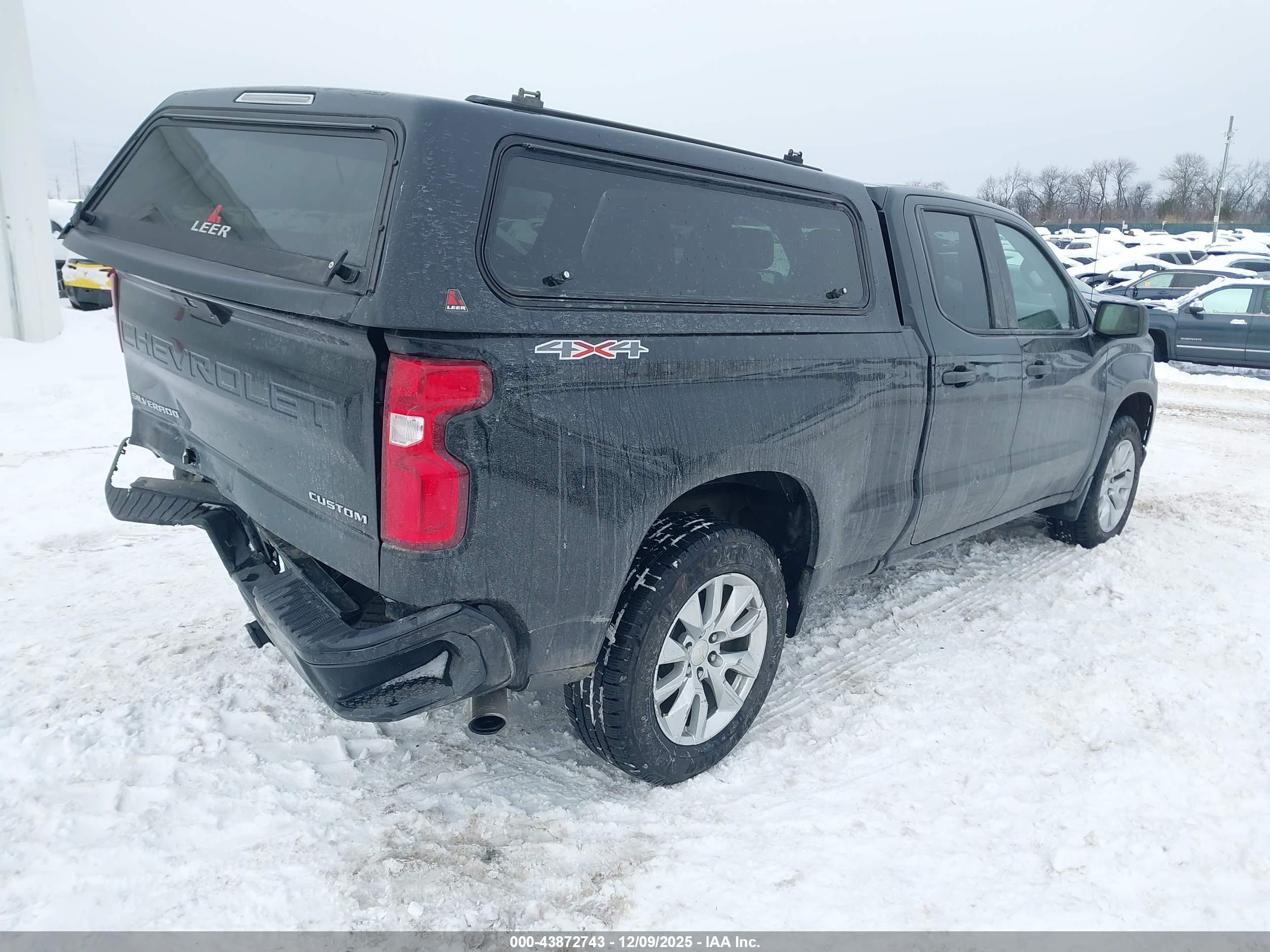 CHEVROLET SILVERADO image 4