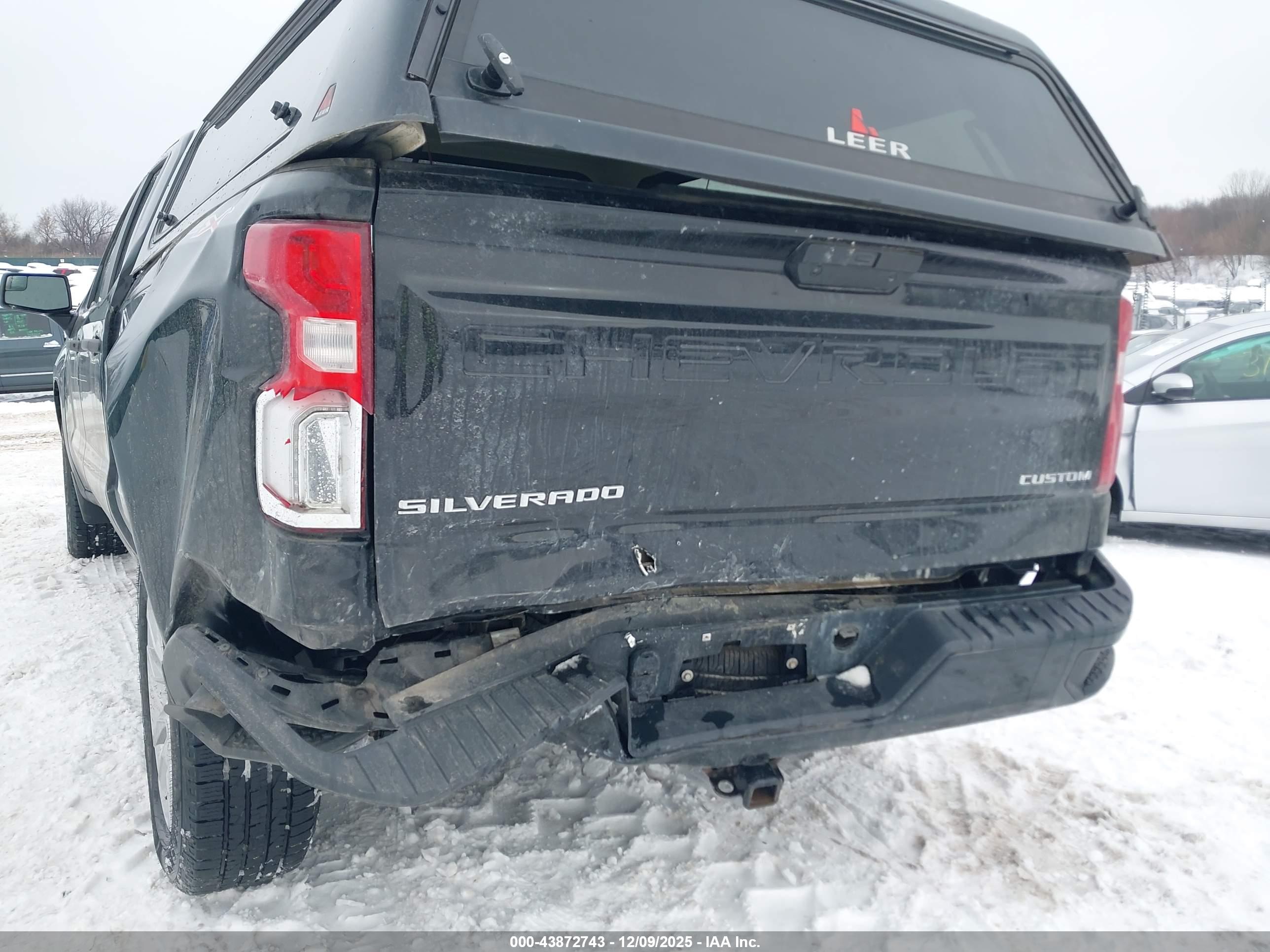CHEVROLET SILVERADO image 6