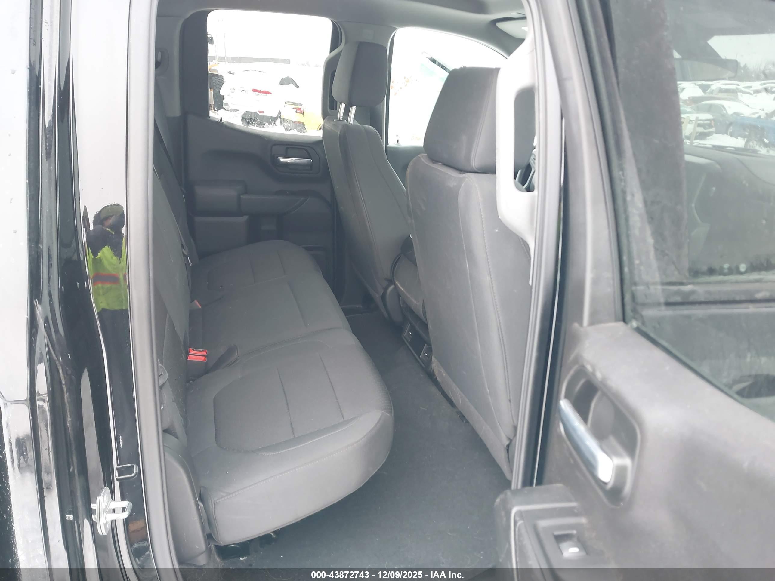 CHEVROLET SILVERADO image 8