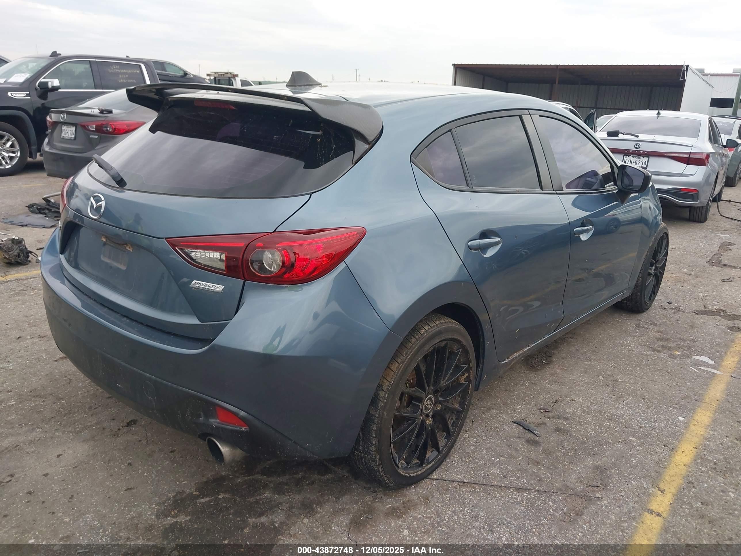 MAZDA MAZDA3 image 4