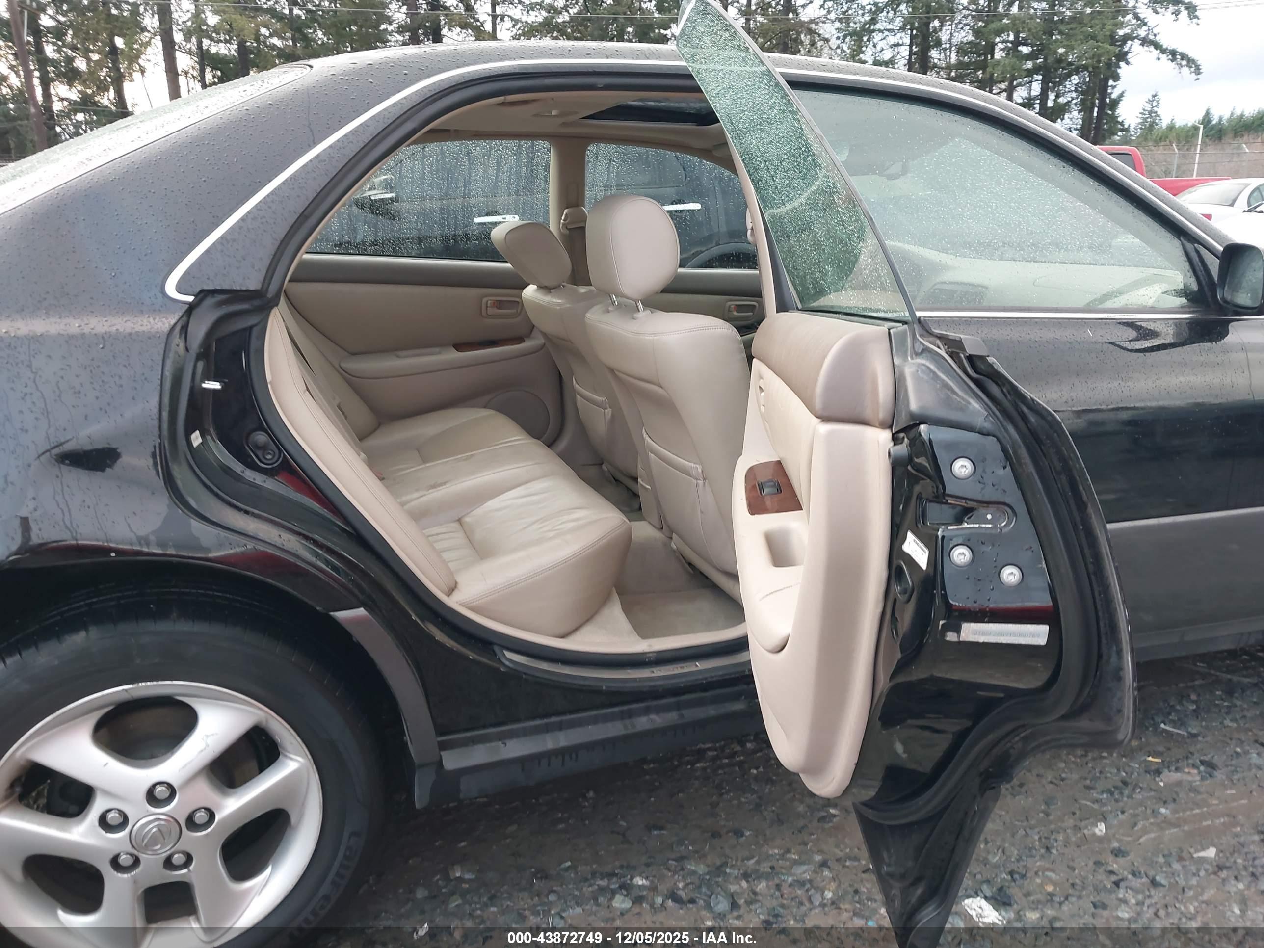LEXUS ES image 8