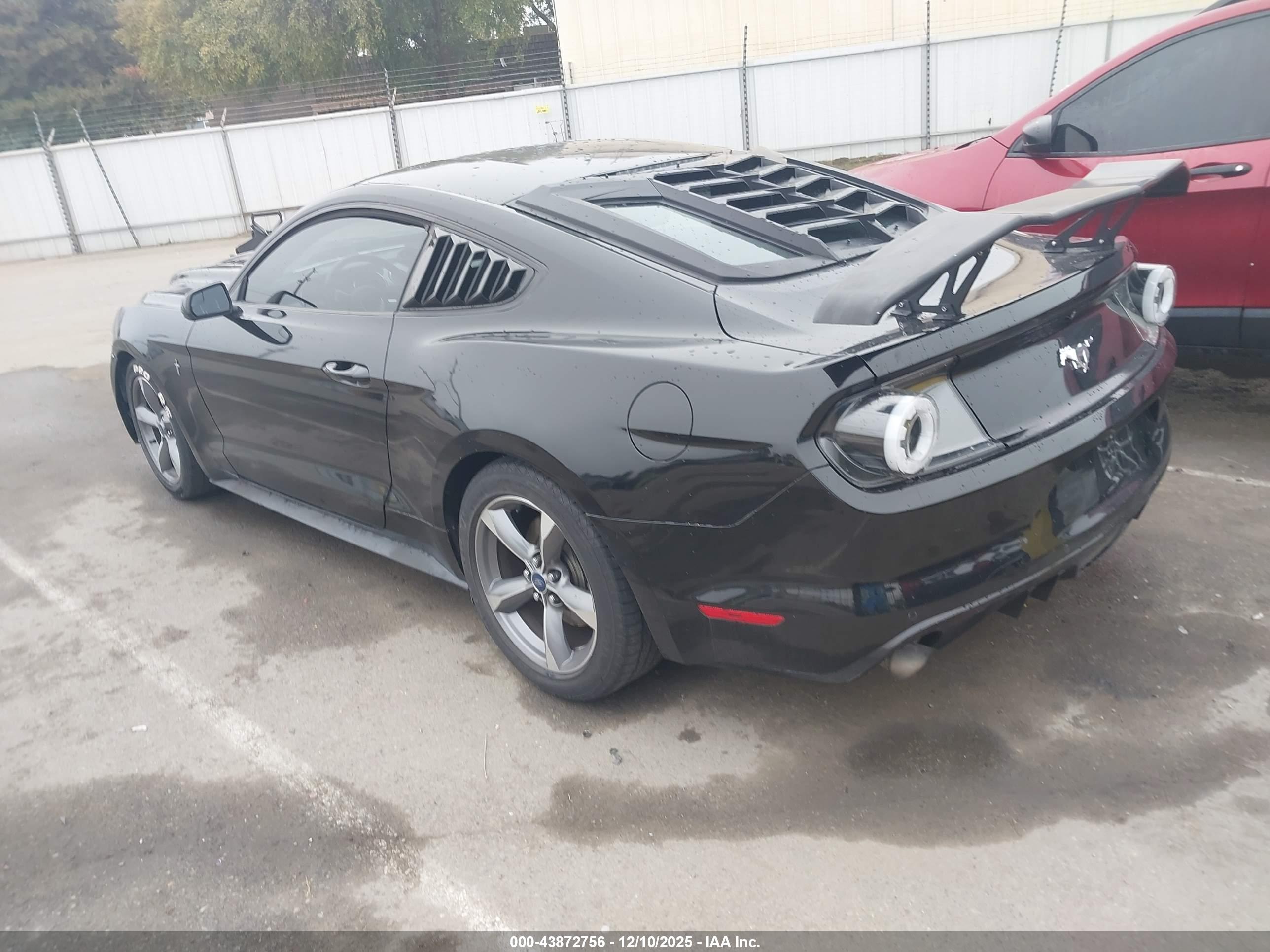 FORD MUSTANG image 3