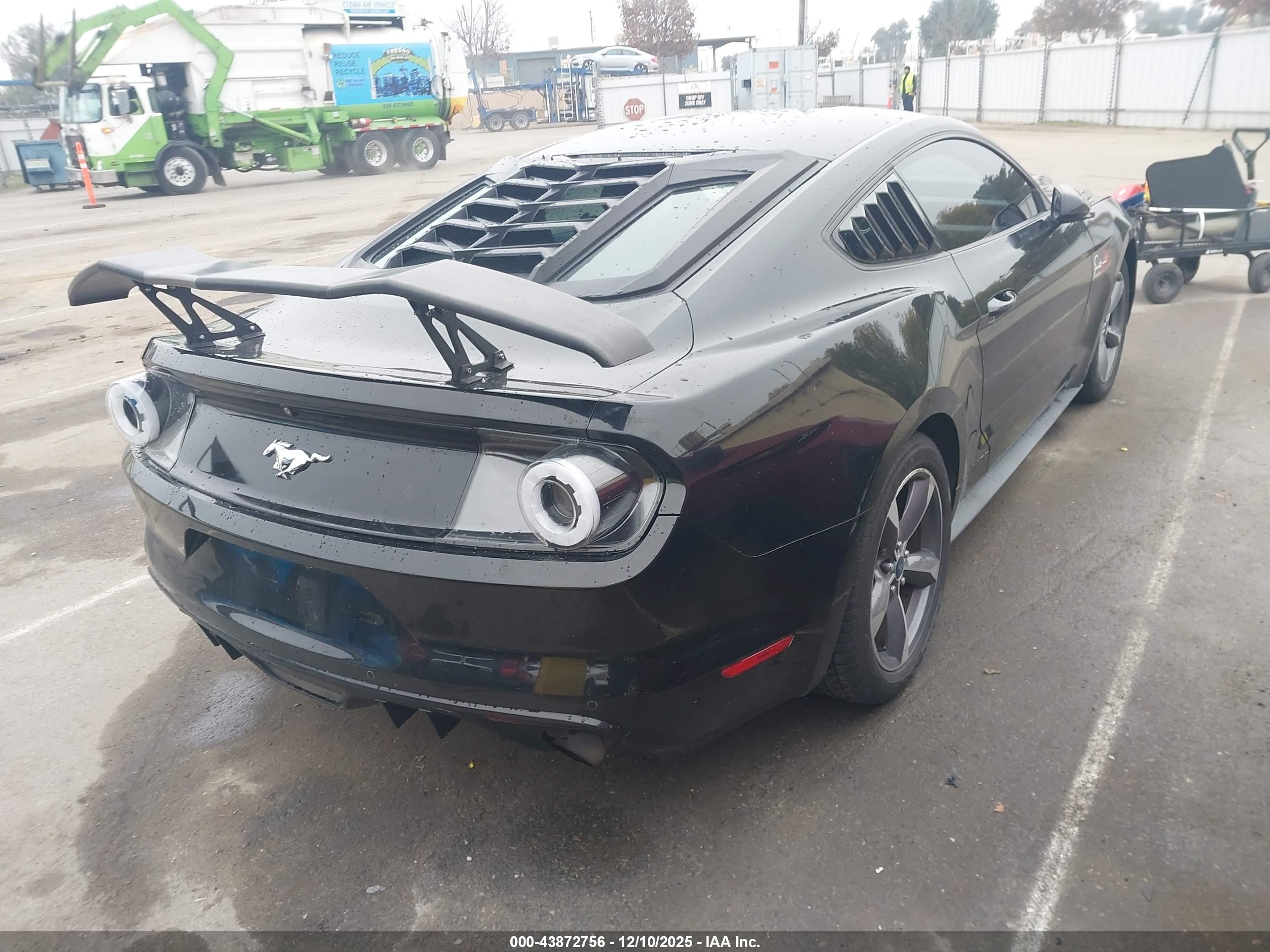 FORD MUSTANG image 4