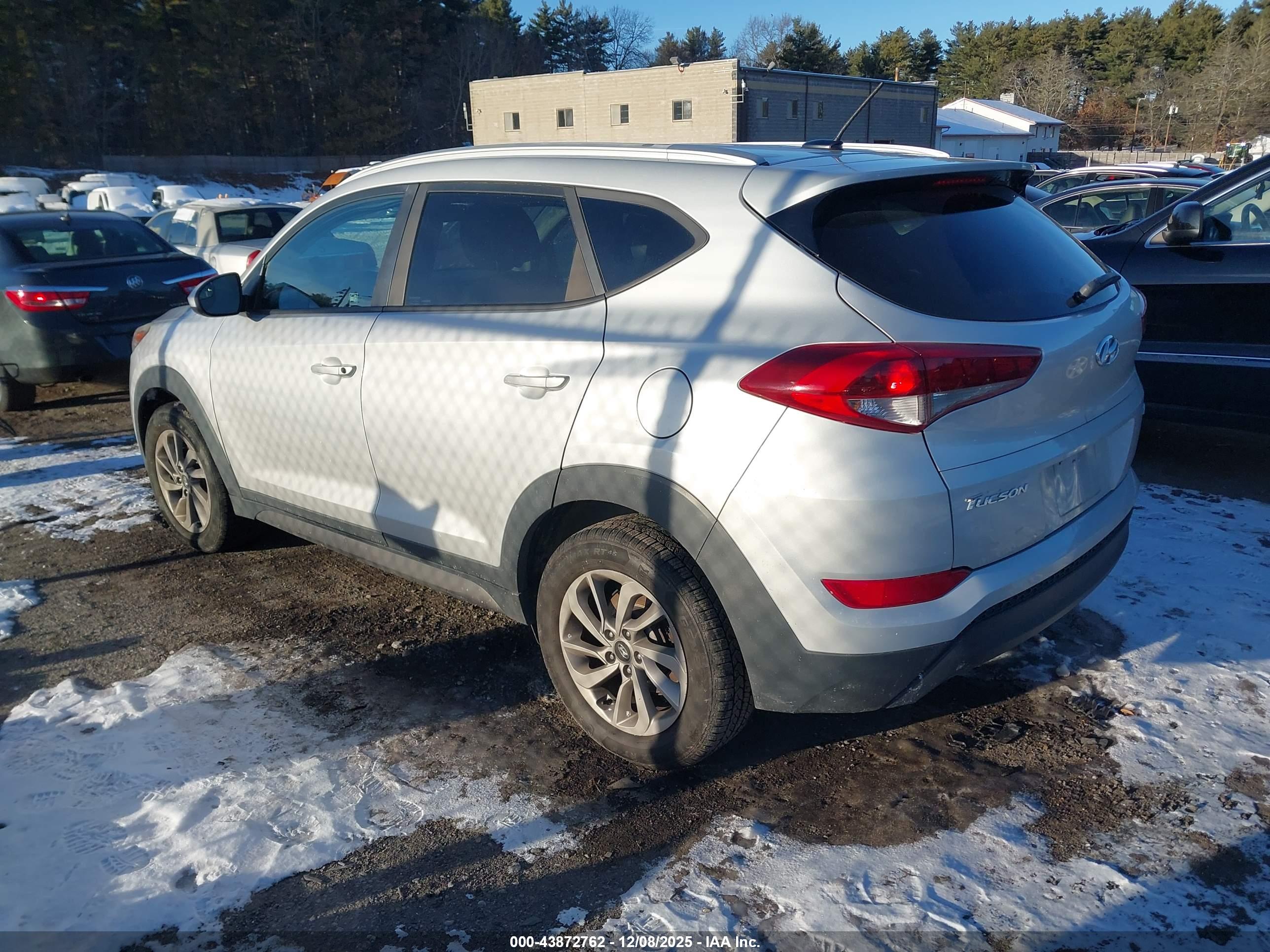 HYUNDAI TUCSON image 3