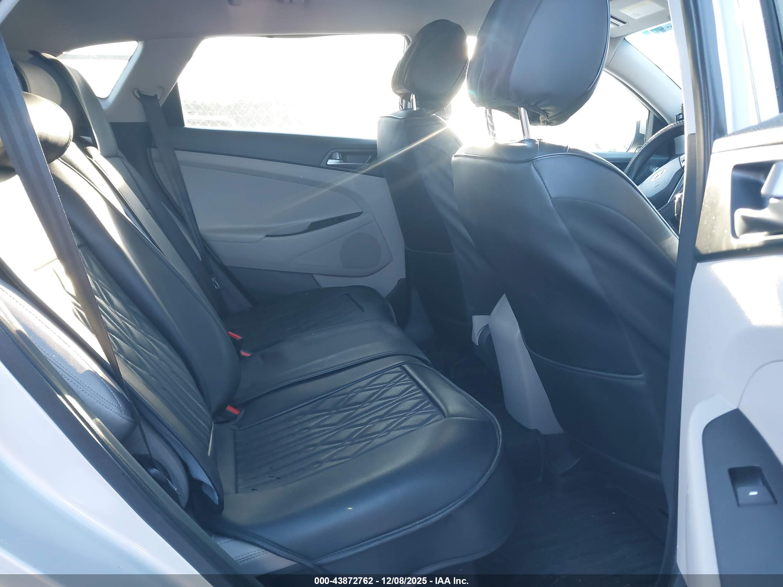 HYUNDAI TUCSON image 8