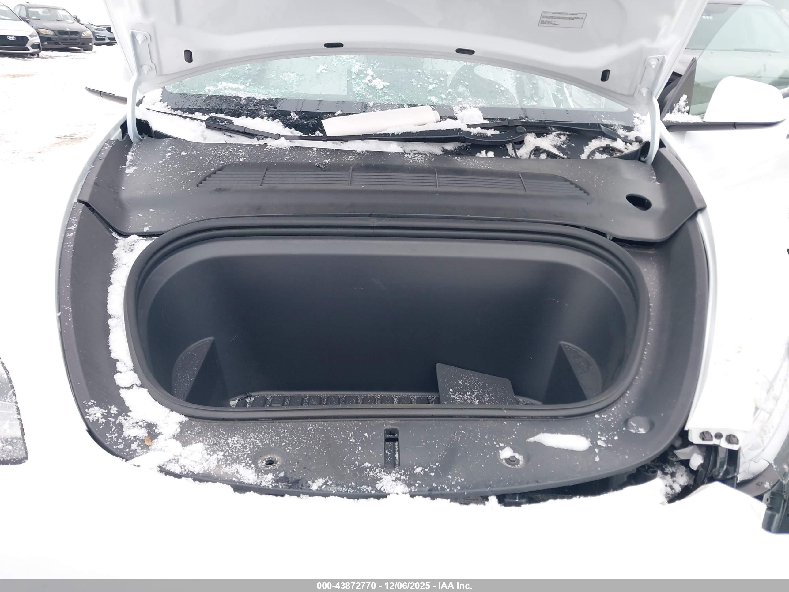 TESLA MODEL image 10