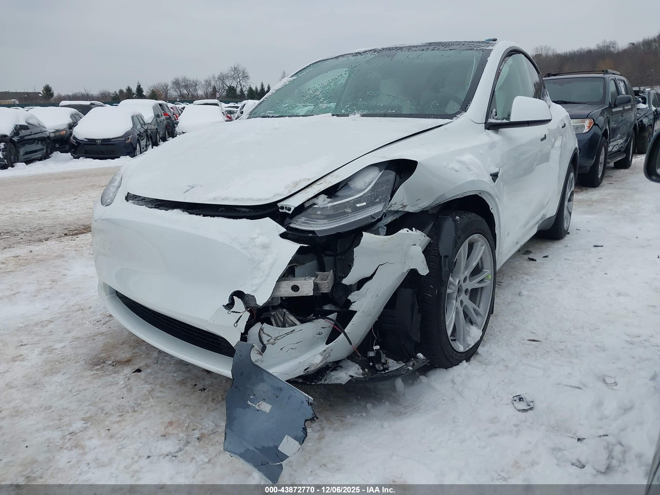 TESLA MODEL image 2