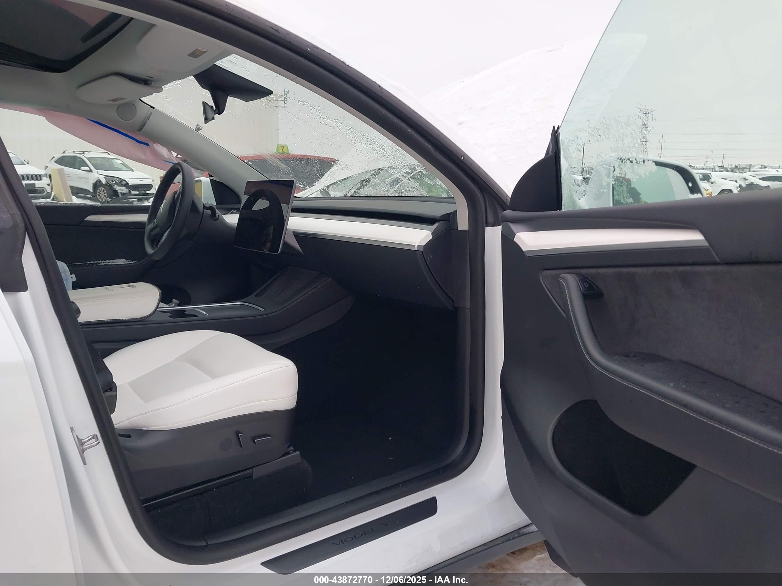 TESLA MODEL image 5