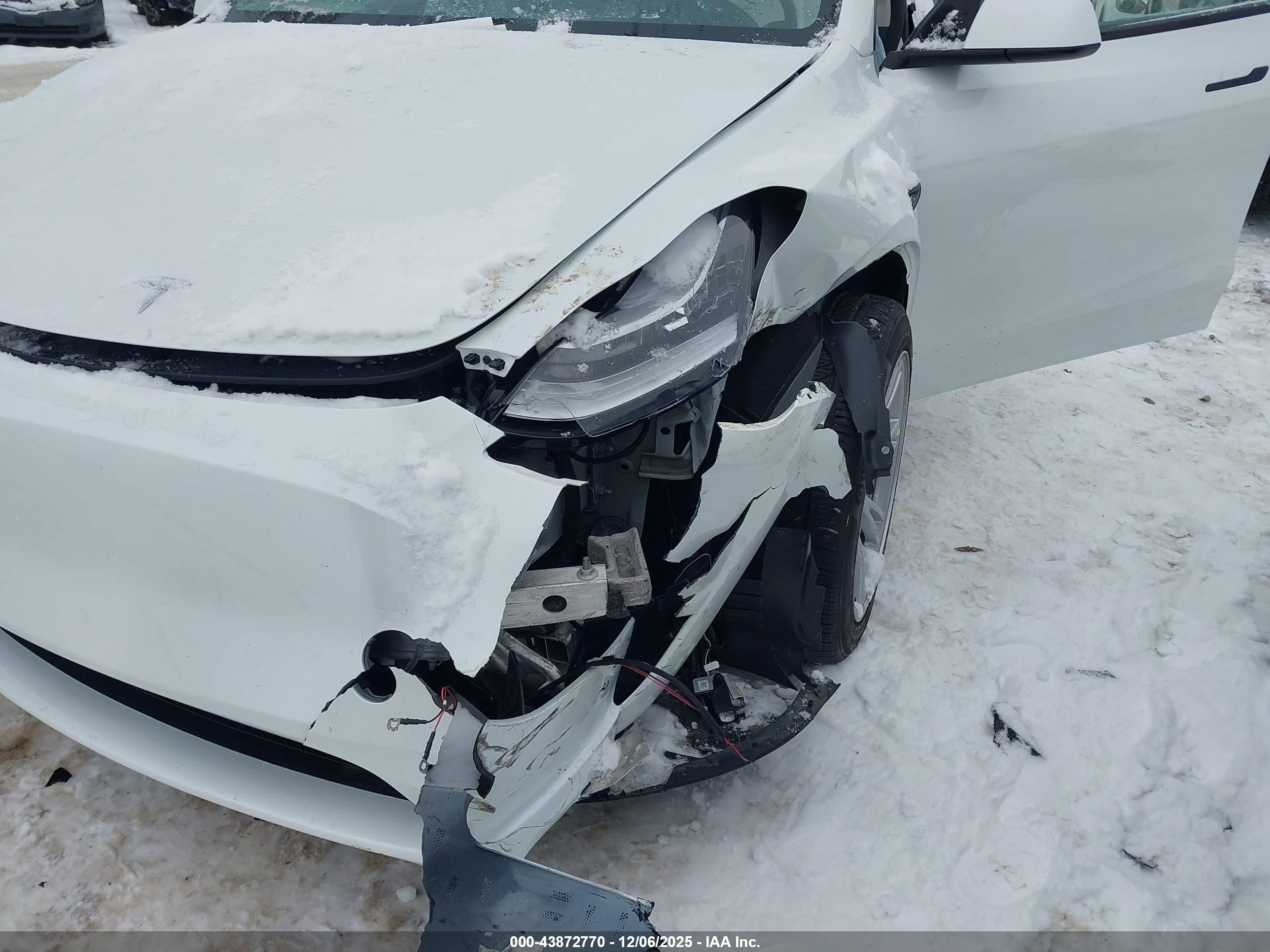 TESLA MODEL image 6
