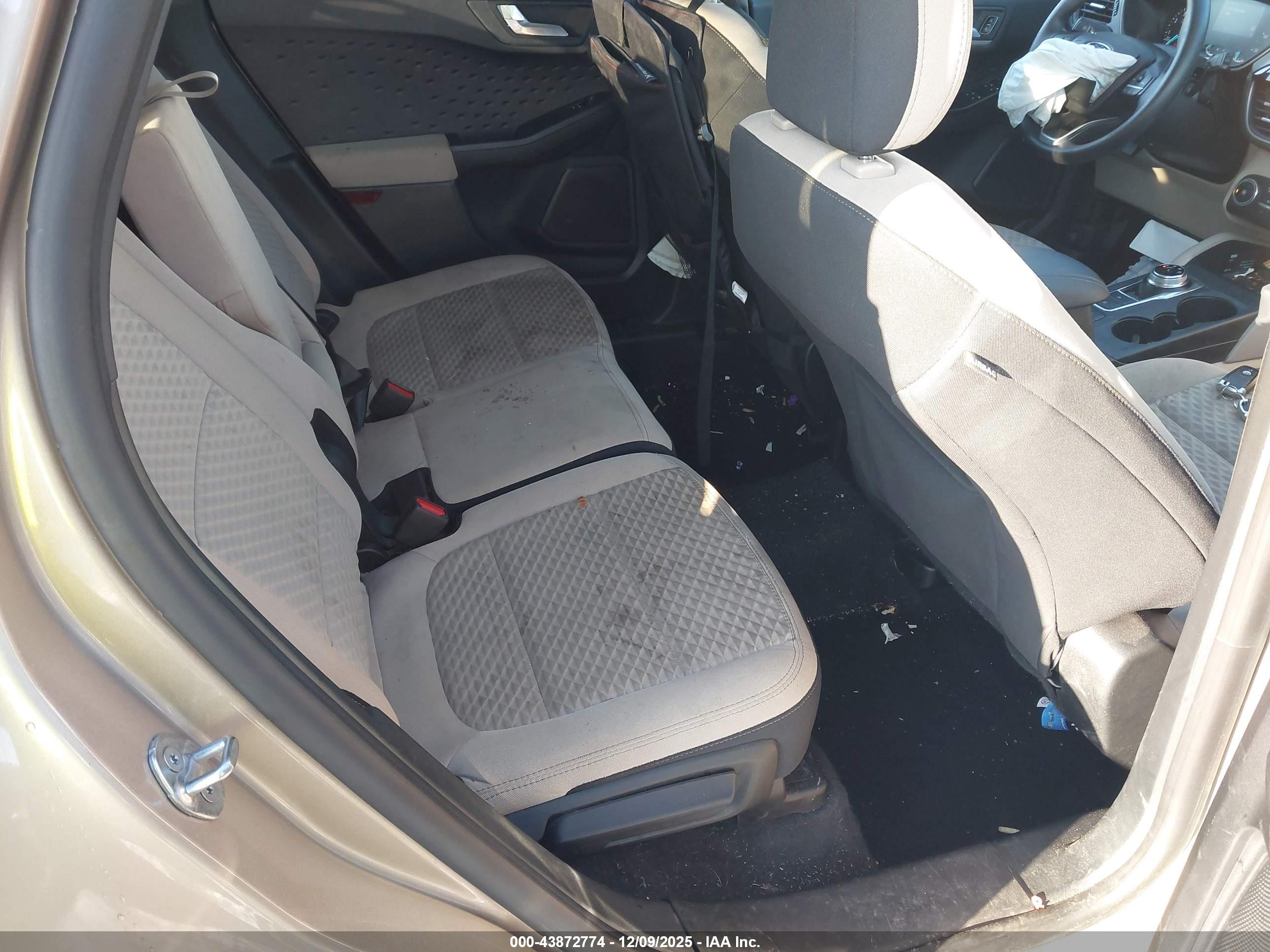 FORD ESCAPE image 8