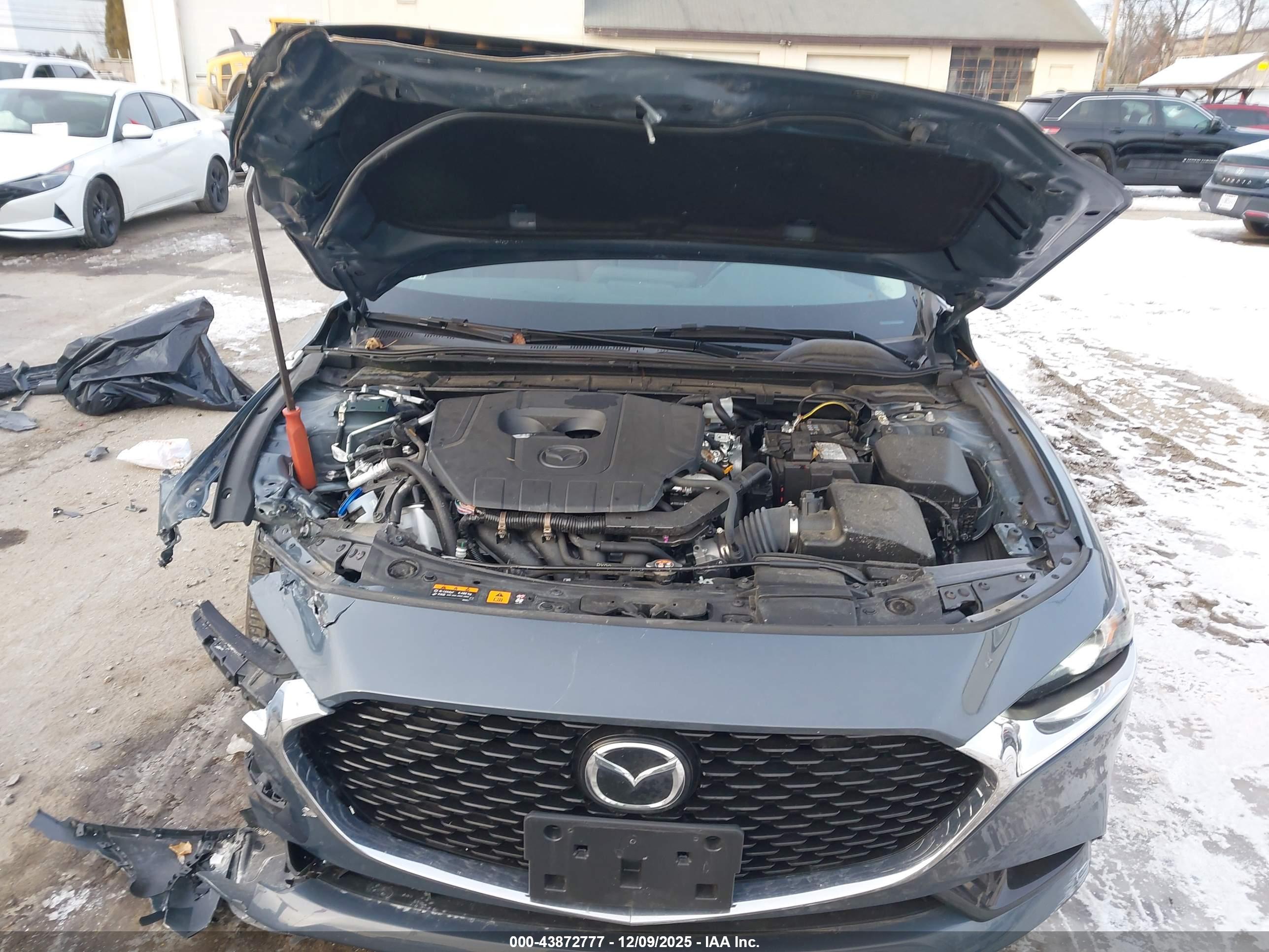 MAZDA MAZDA3 image 10