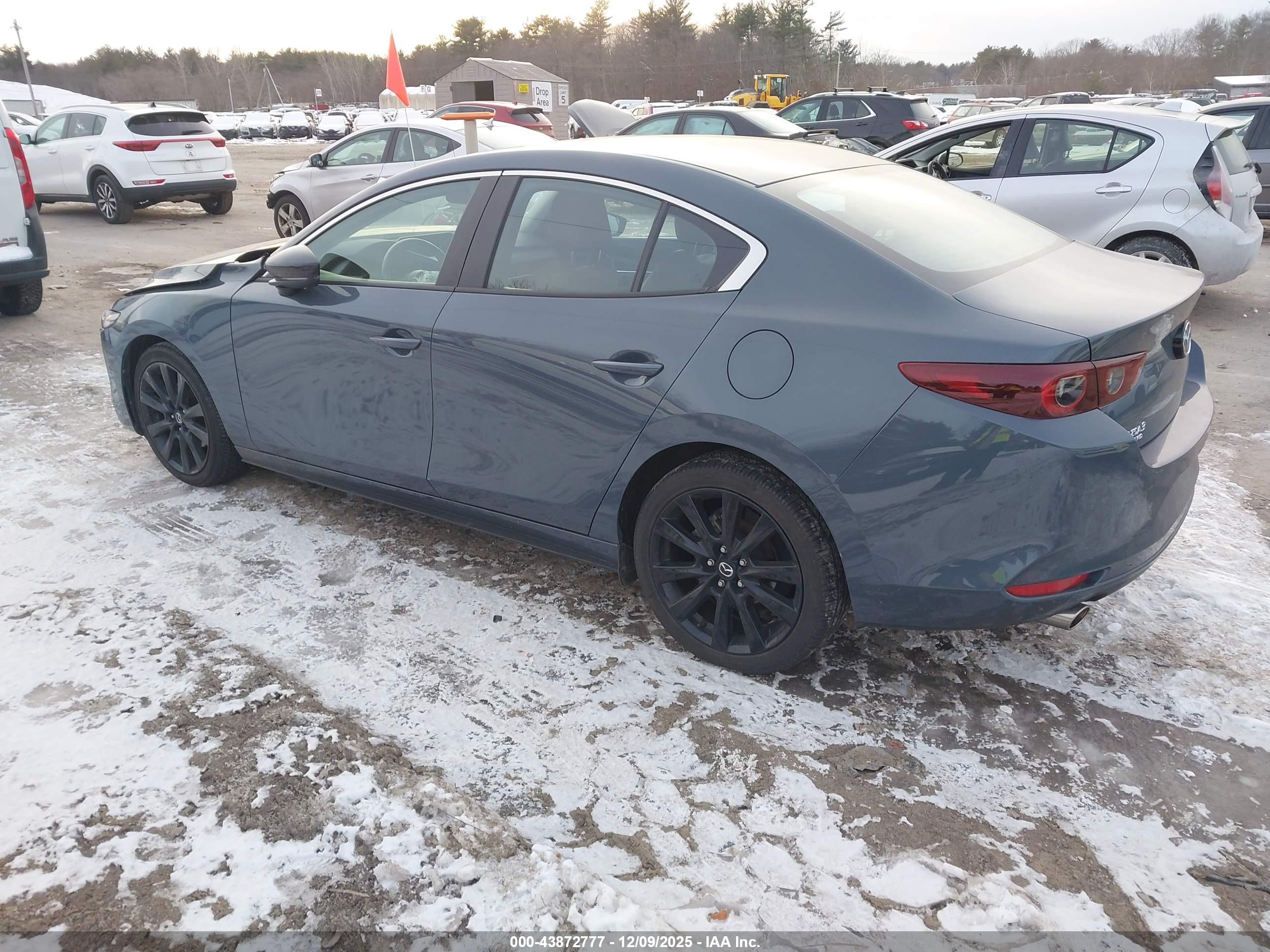 MAZDA MAZDA3 image 3