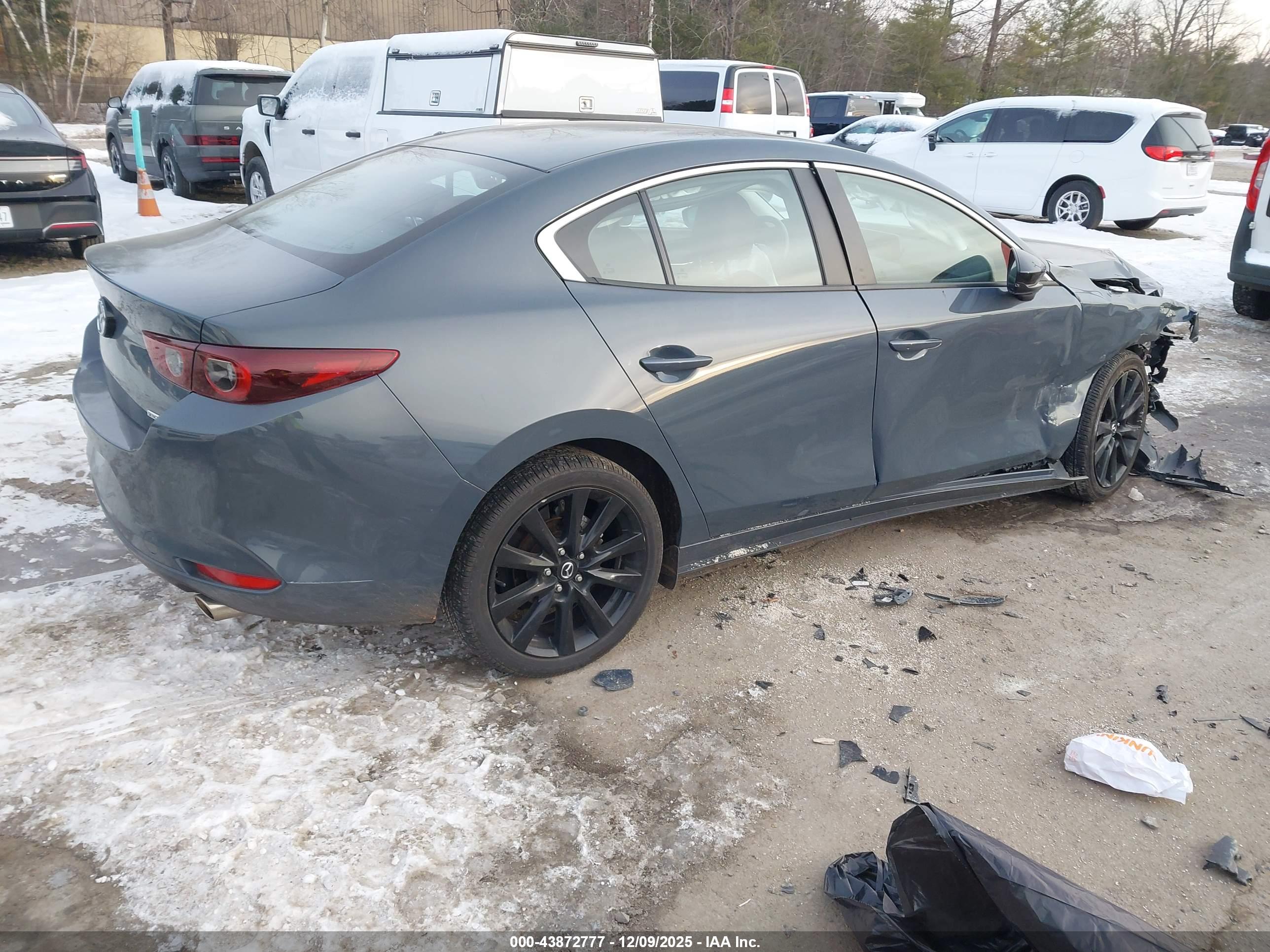 MAZDA MAZDA3 image 4