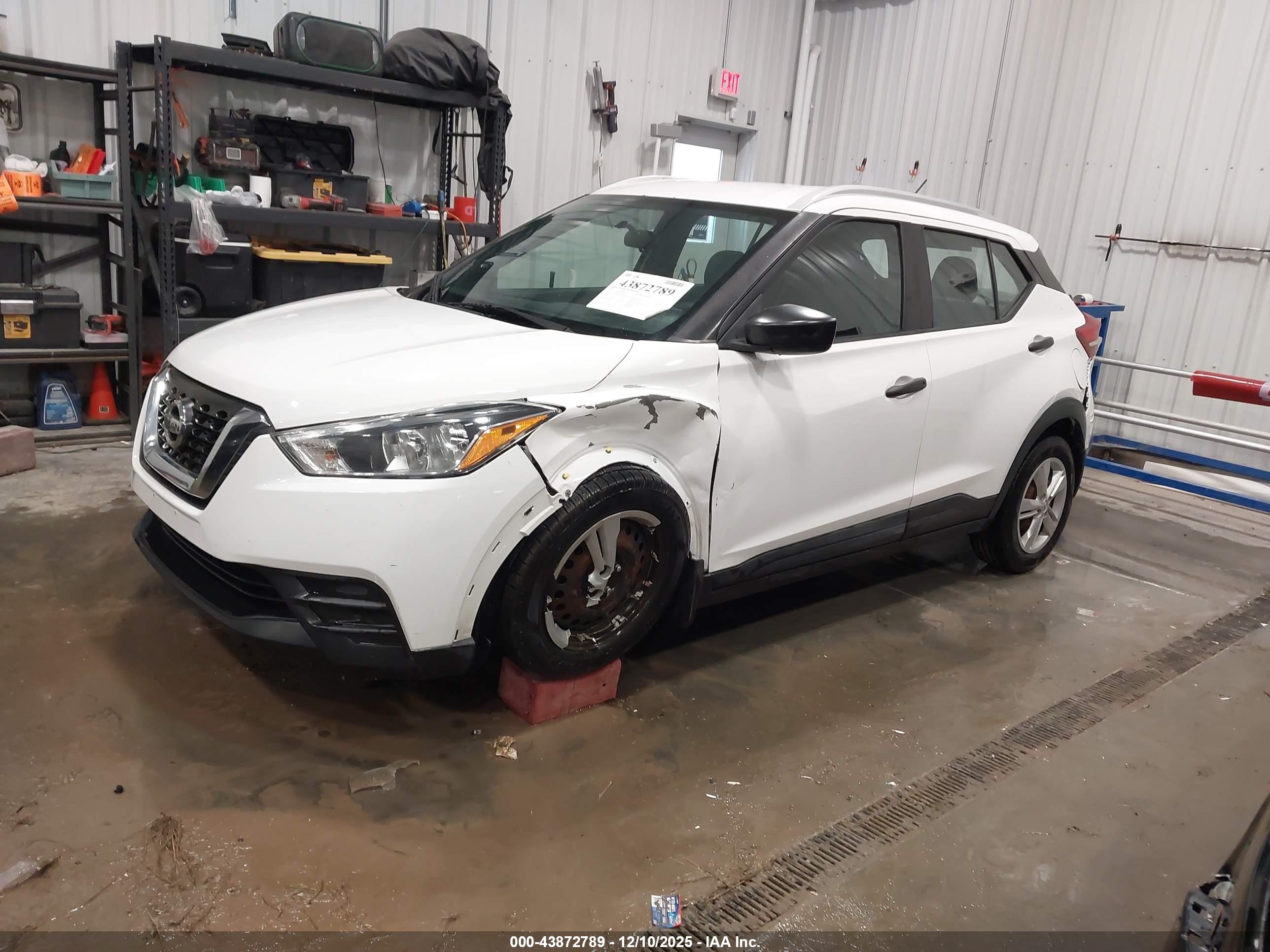 NISSAN KICKS image 2