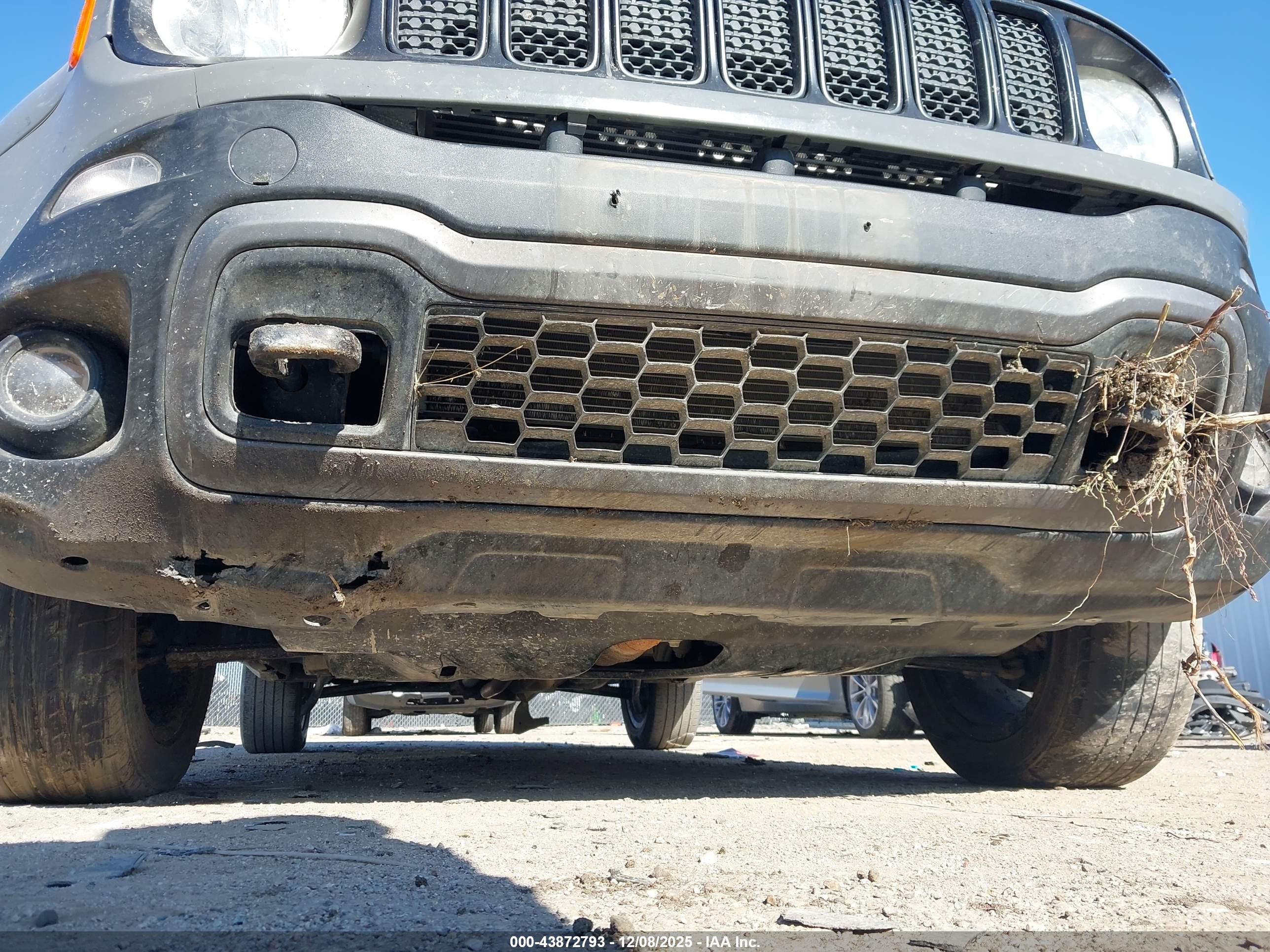 JEEP RENEGADE image 6
