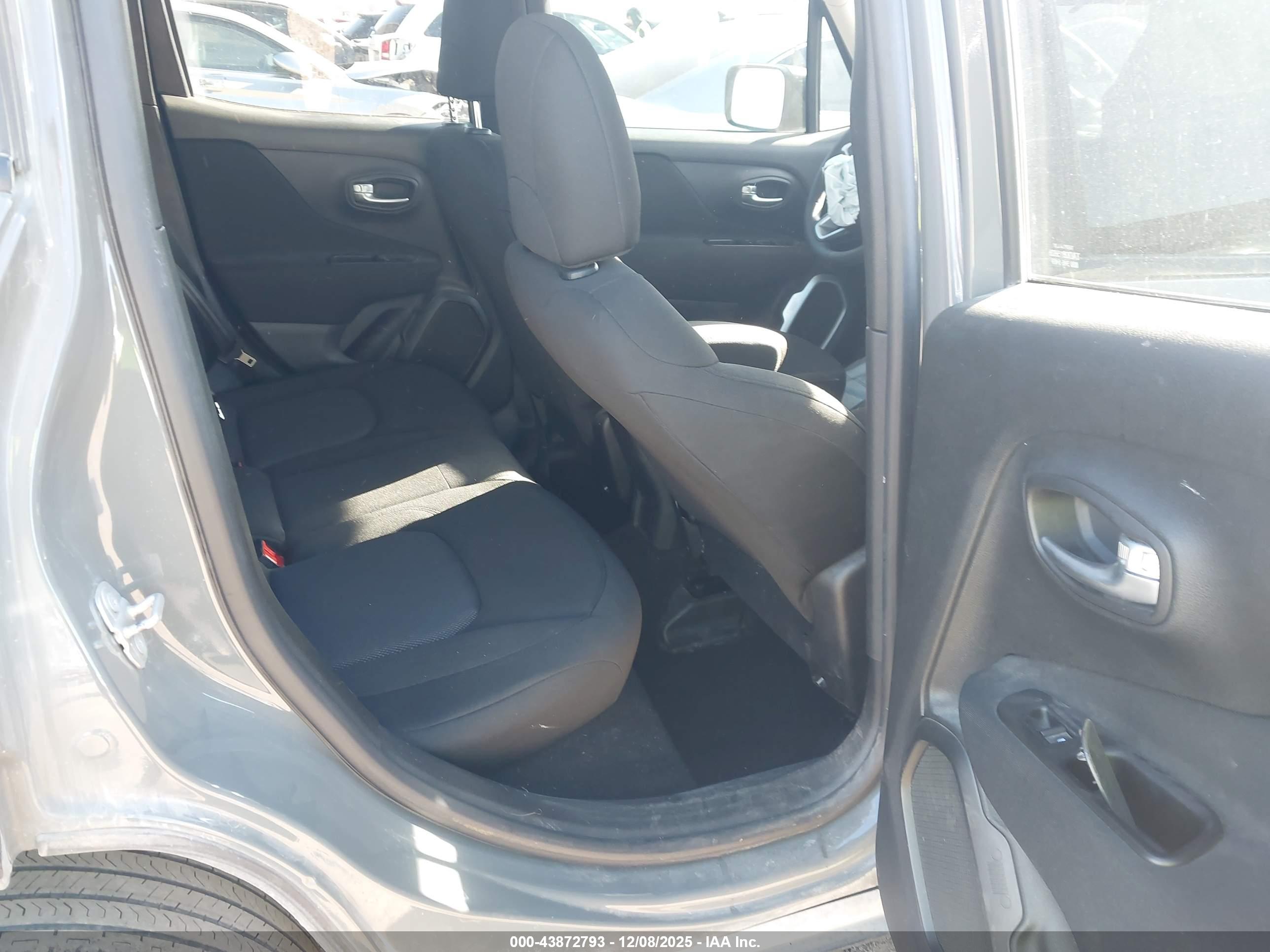 JEEP RENEGADE image 8