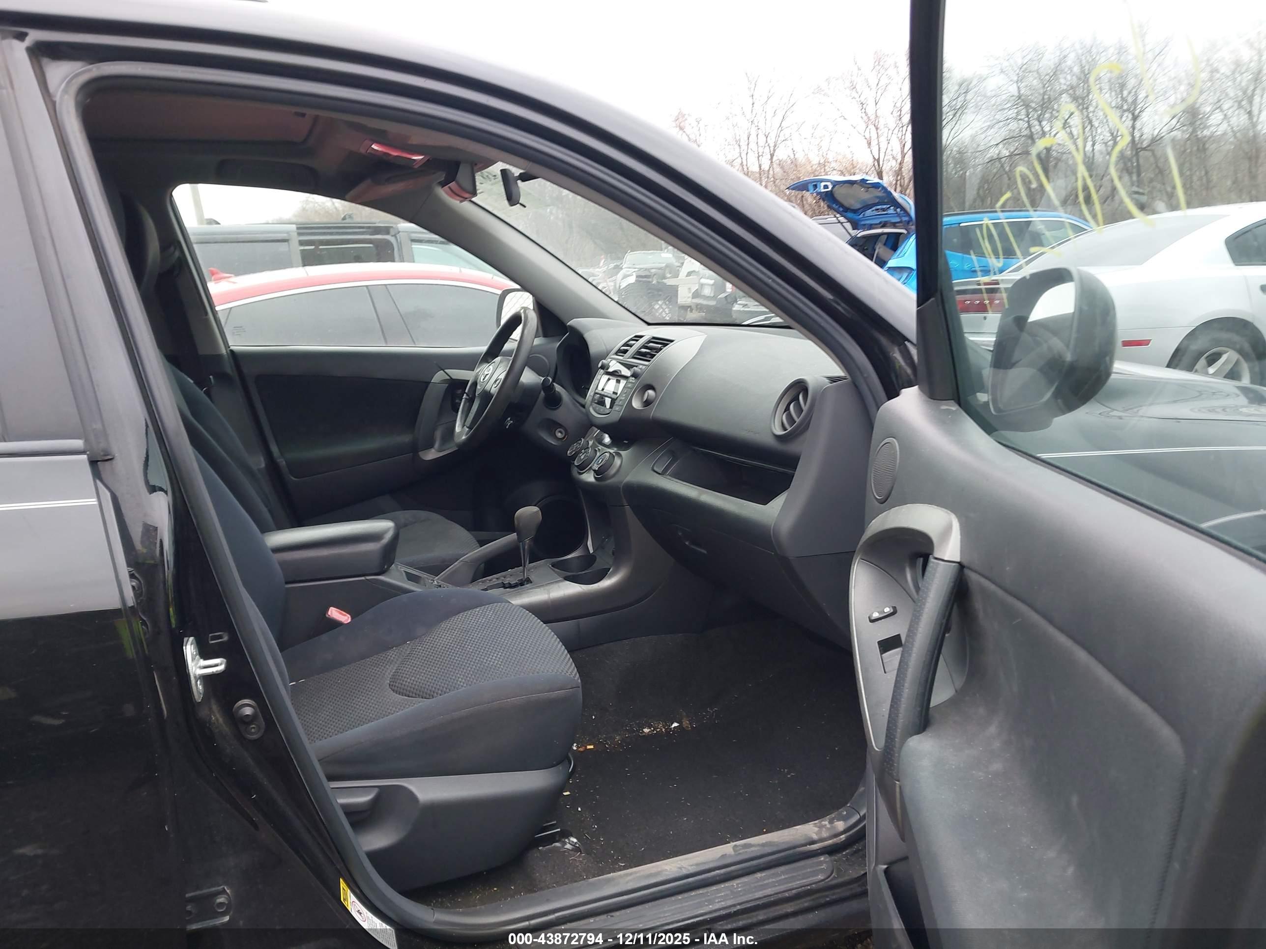 TOYOTA RAV4 image 5