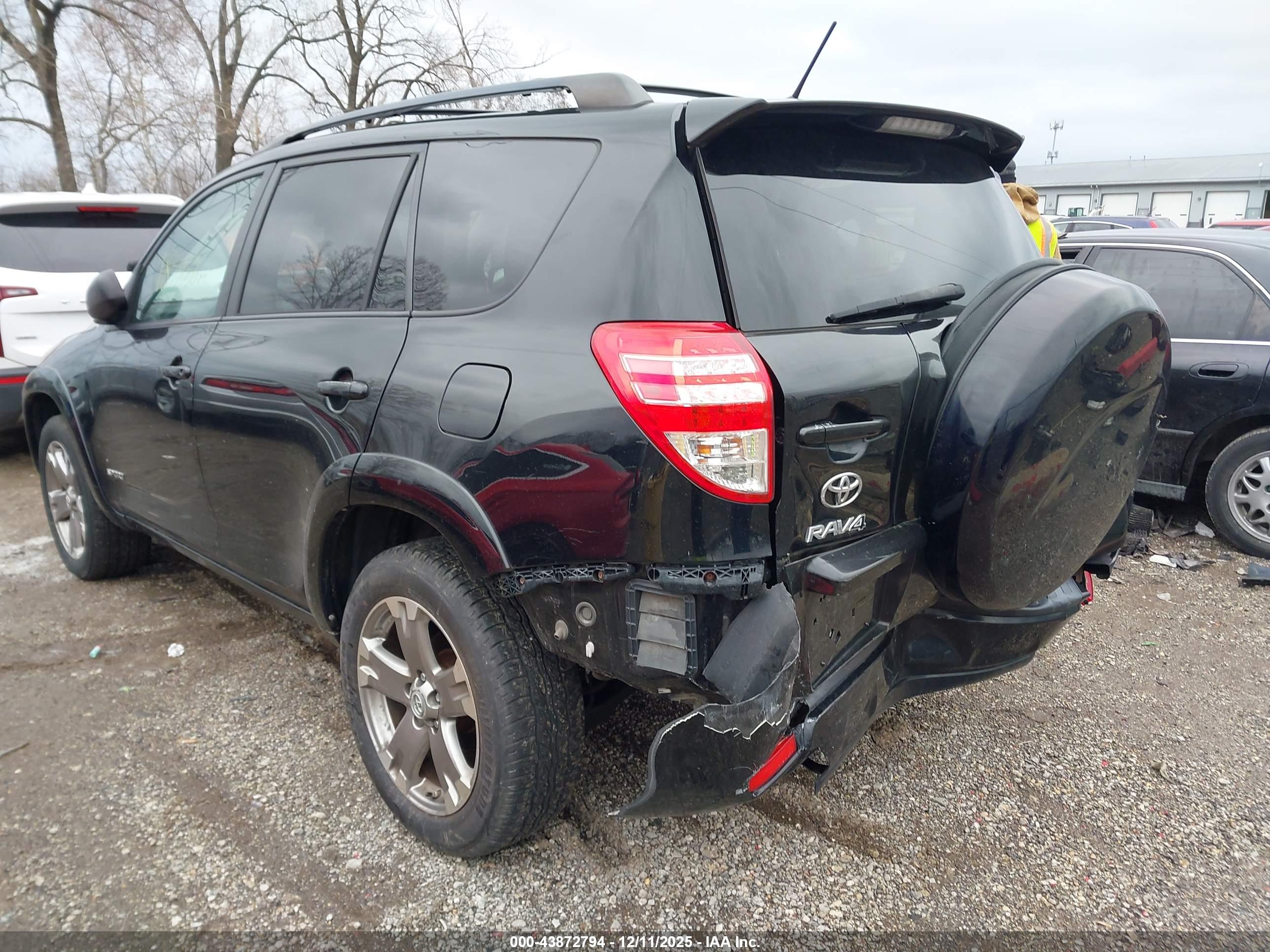 TOYOTA RAV4 image 6