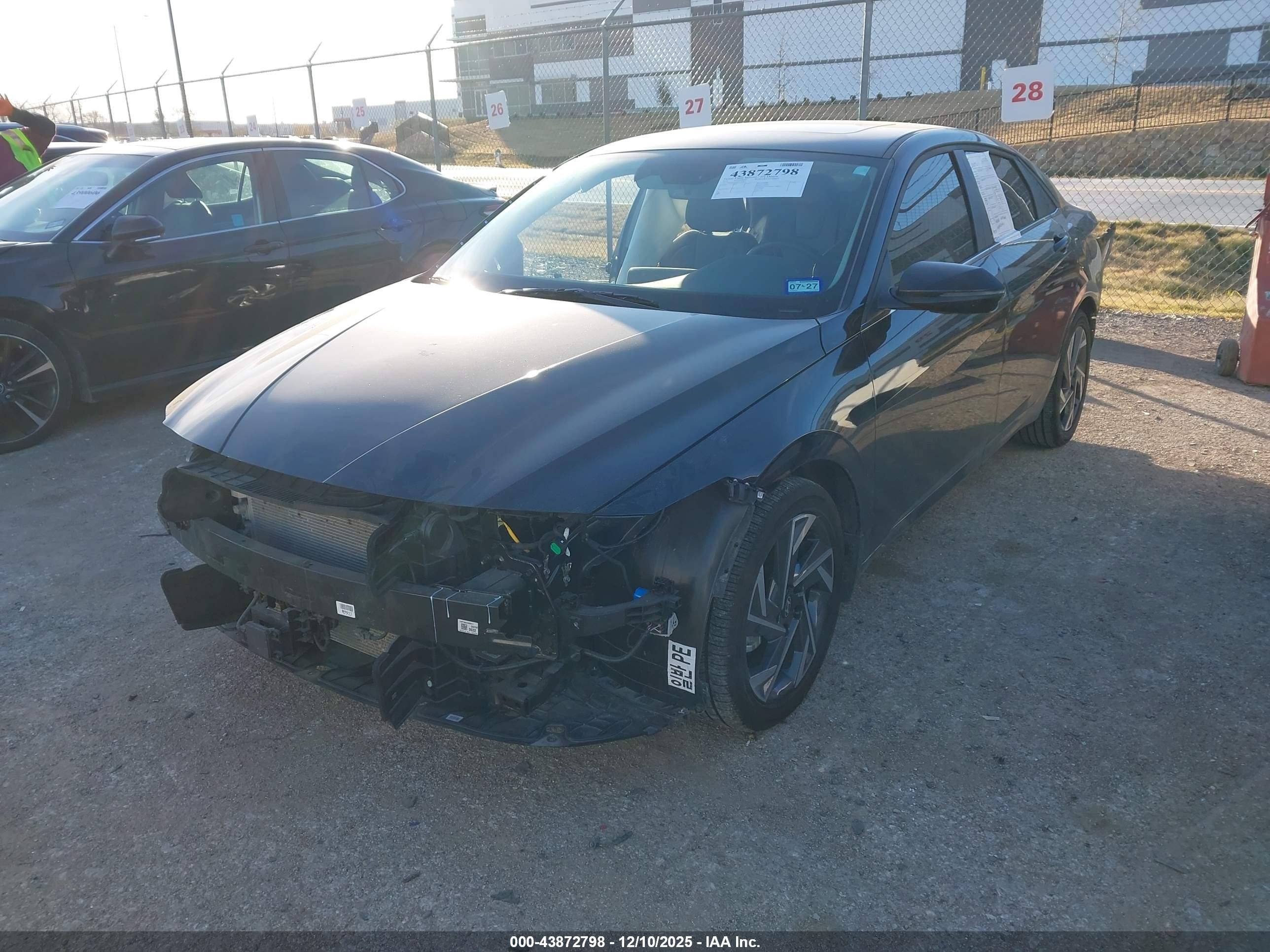 HYUNDAI ELANTRA image 2