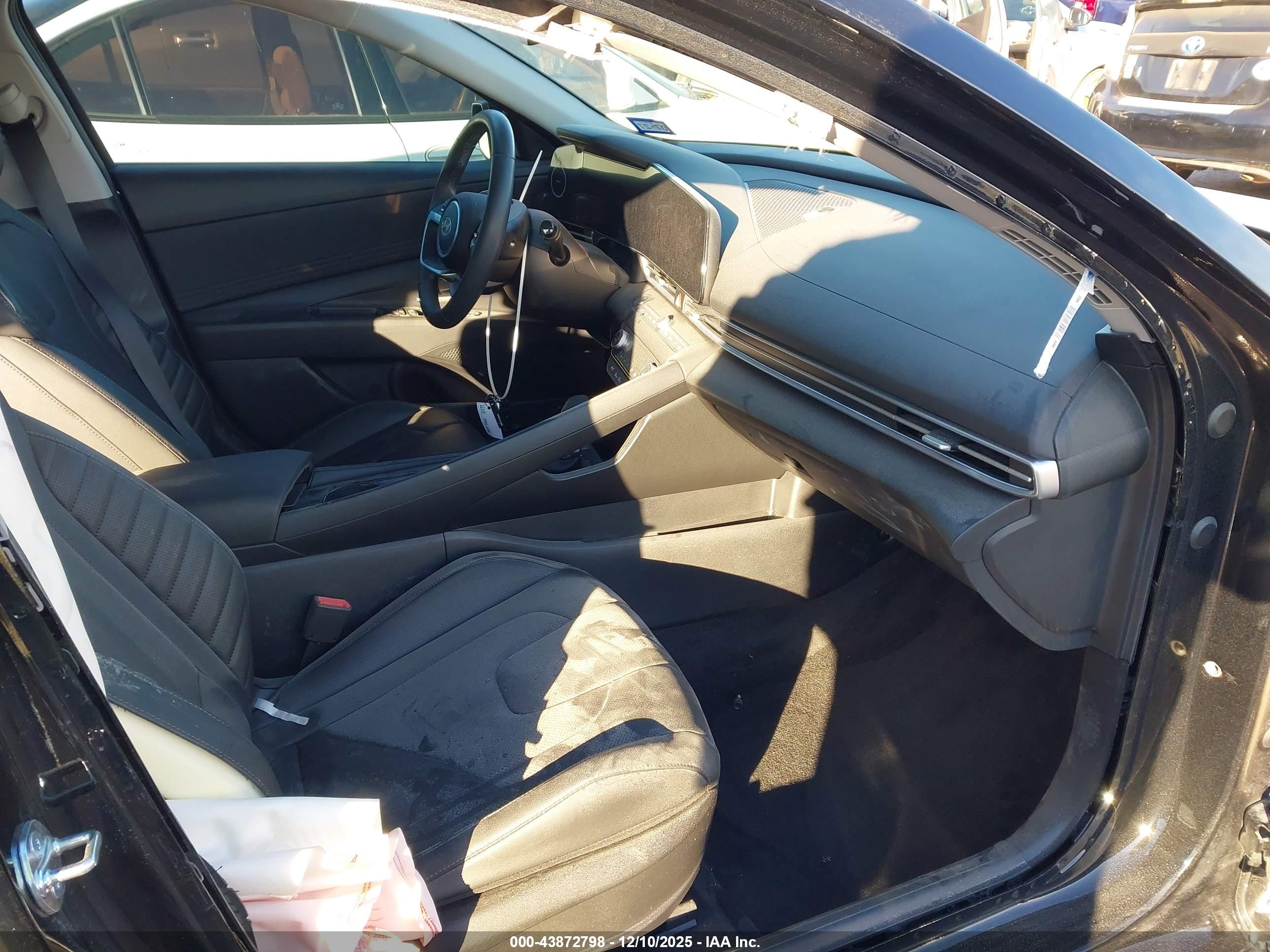 HYUNDAI ELANTRA image 5