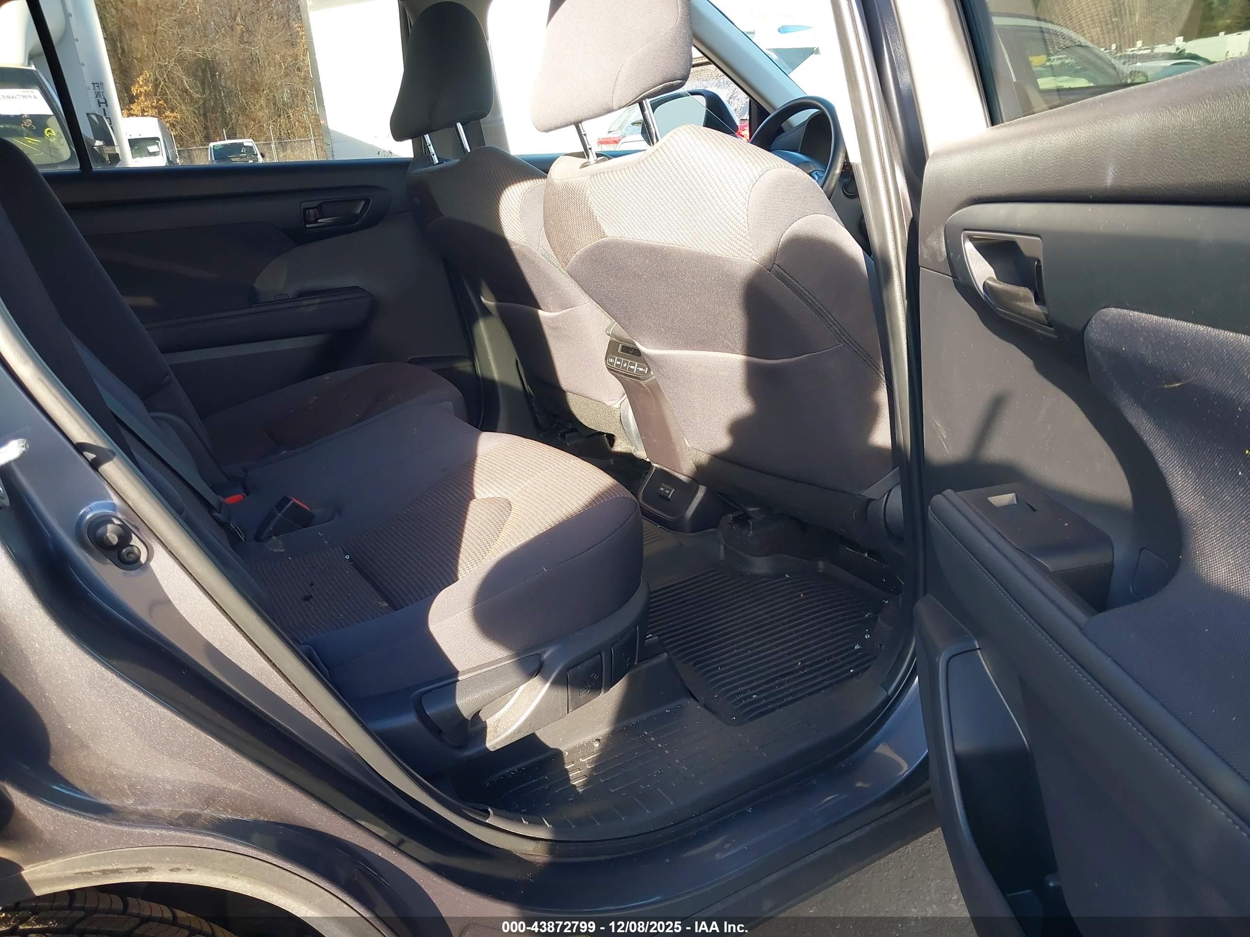 TOYOTA HIGHLANDER image 8