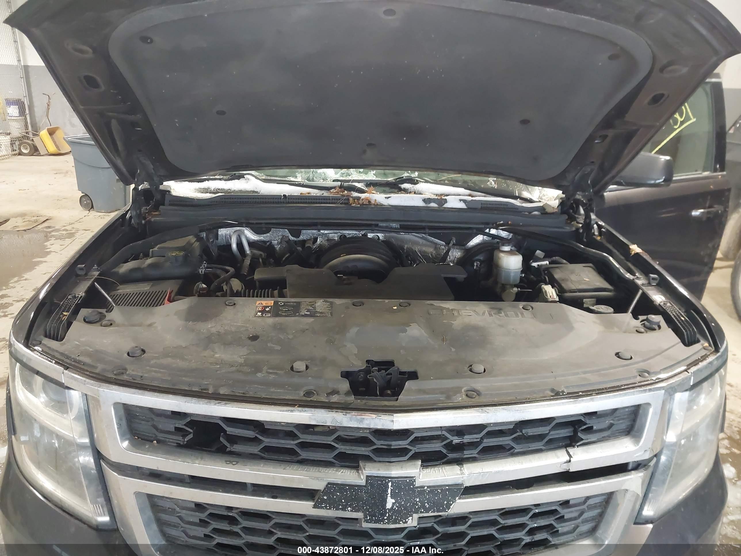 CHEVROLET SUBURBAN image 10