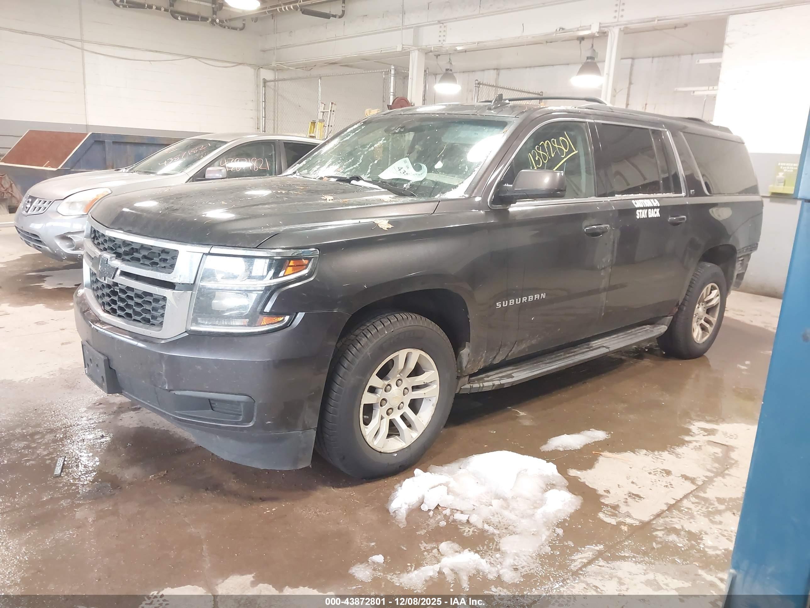 CHEVROLET SUBURBAN image 2