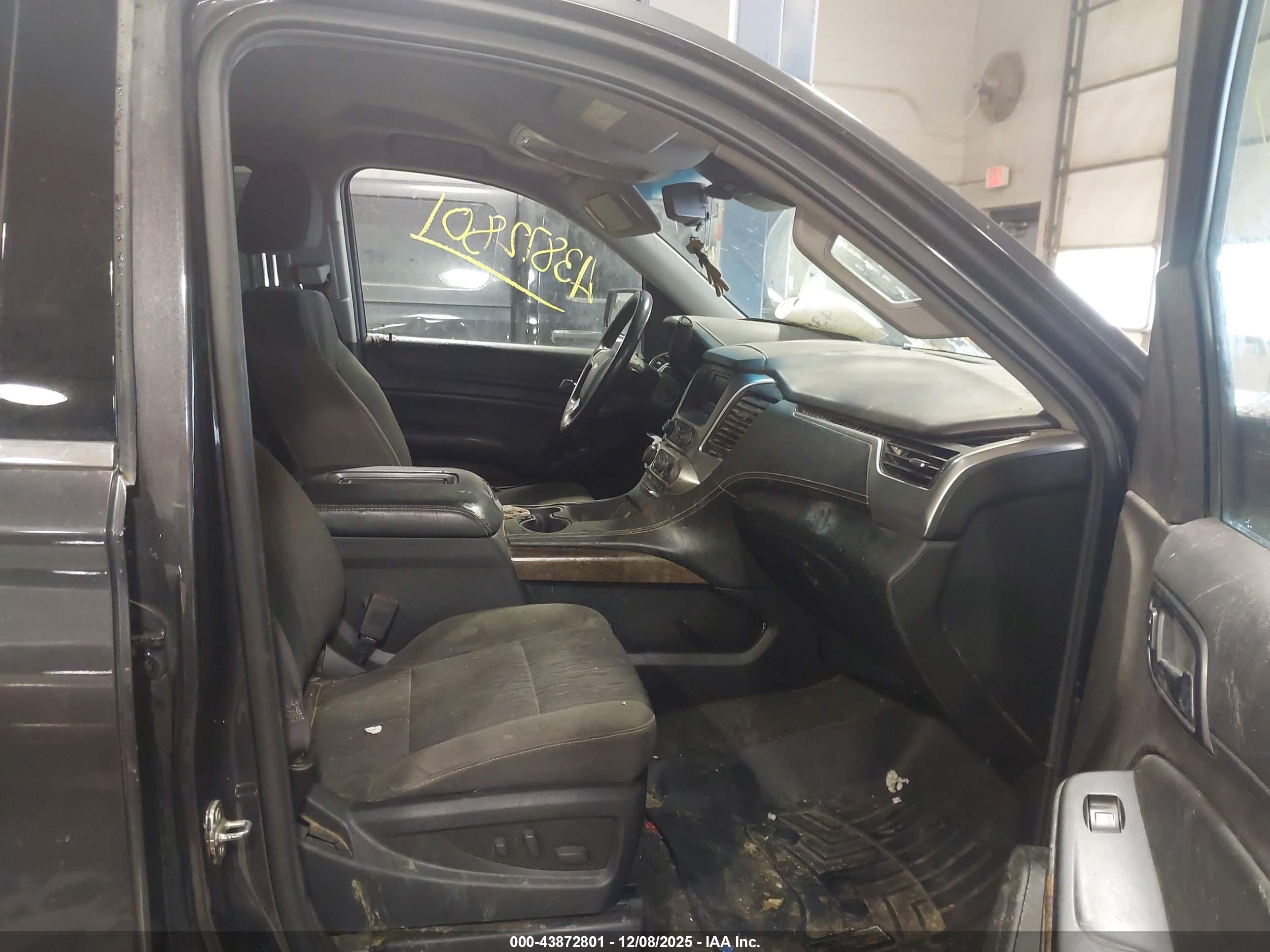 CHEVROLET SUBURBAN image 5