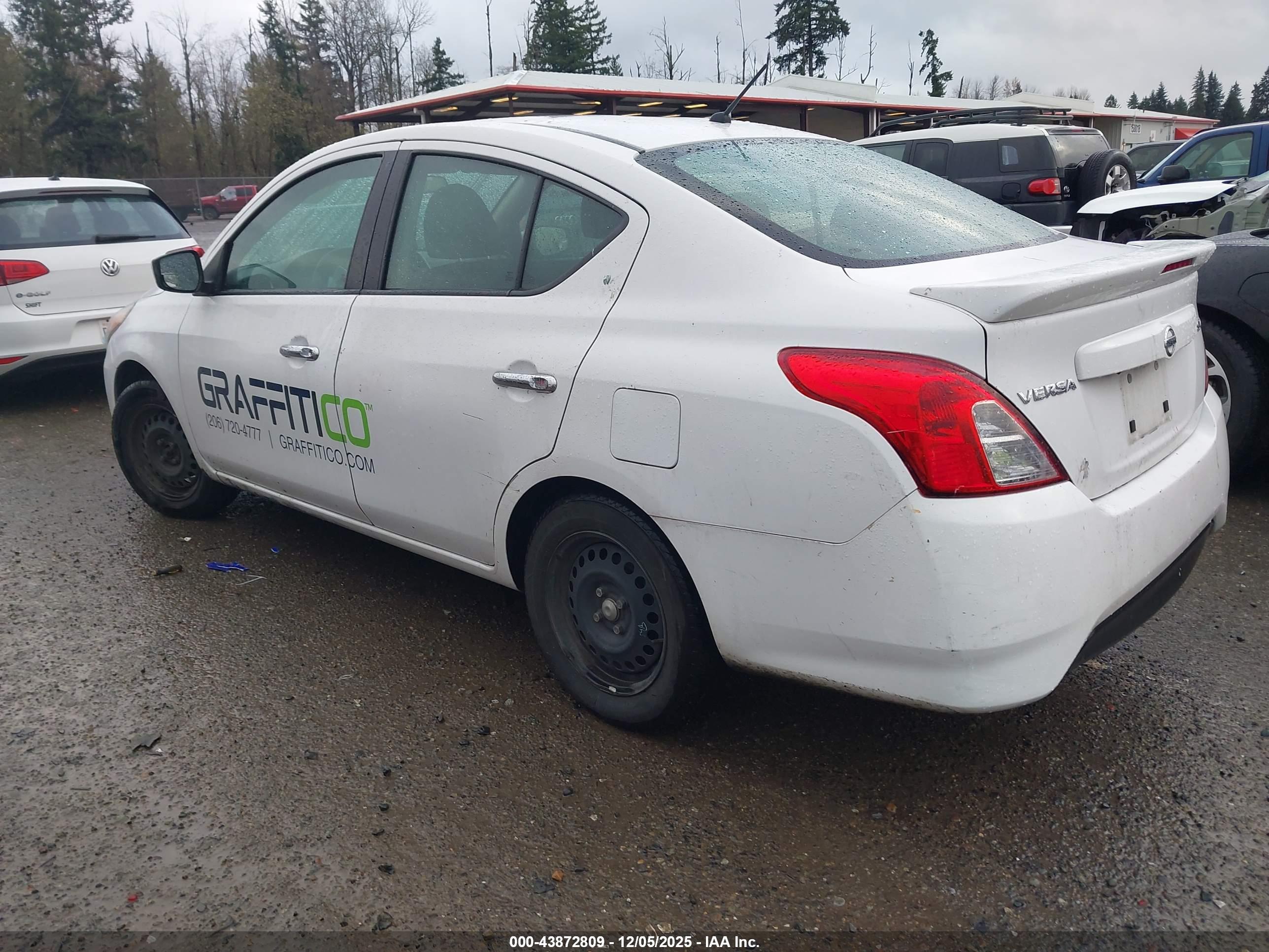 NISSAN VERSA image 3