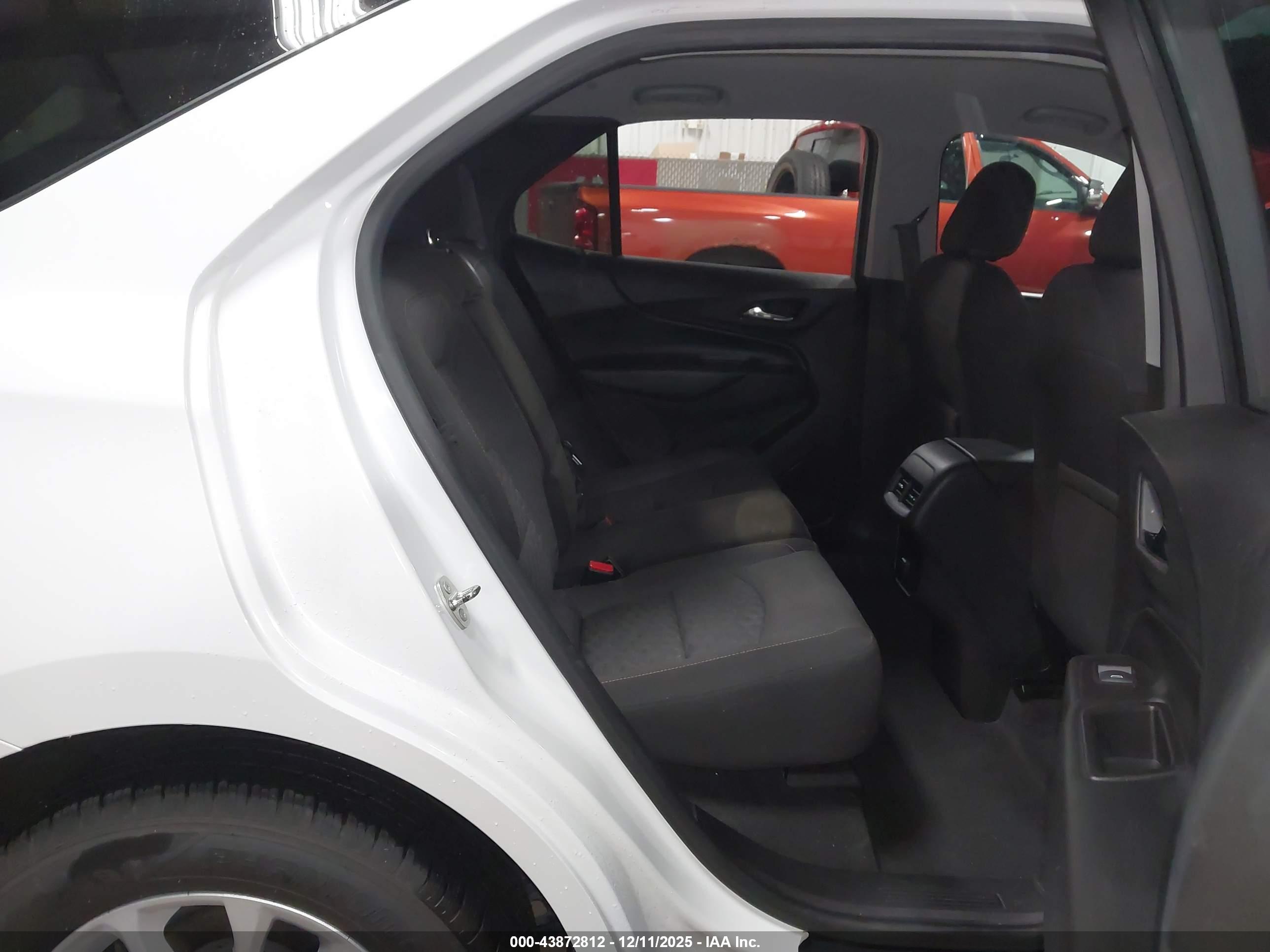 CHEVROLET EQUINOX image 8