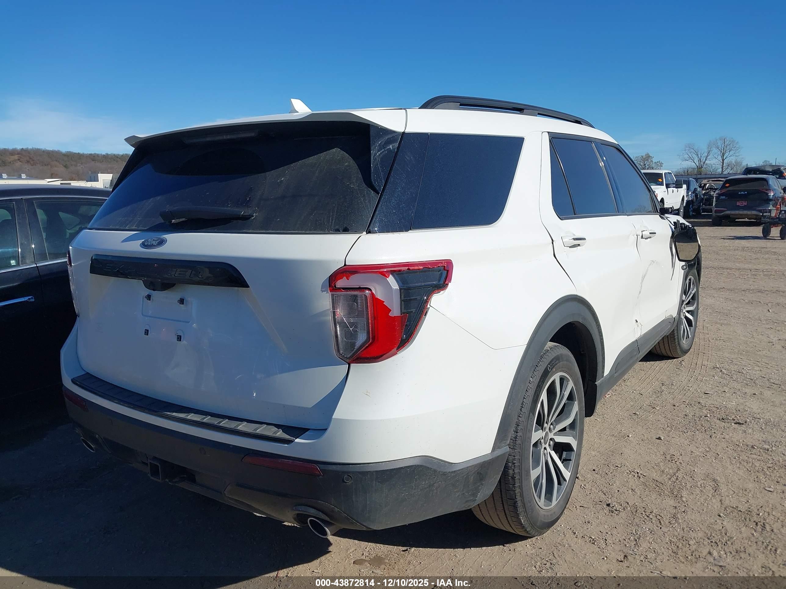 FORD EXPLORER image 4