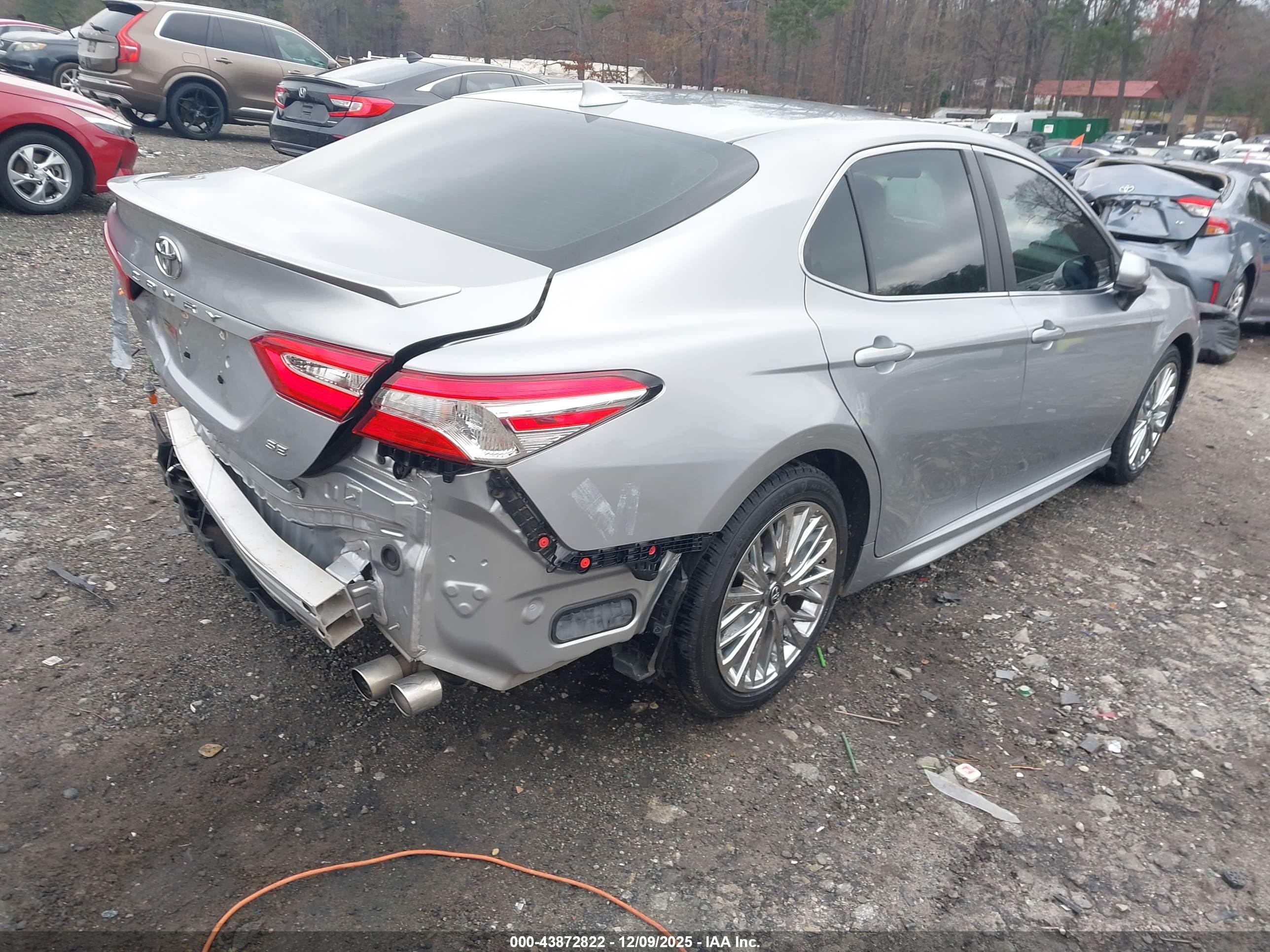TOYOTA CAMRY image 4