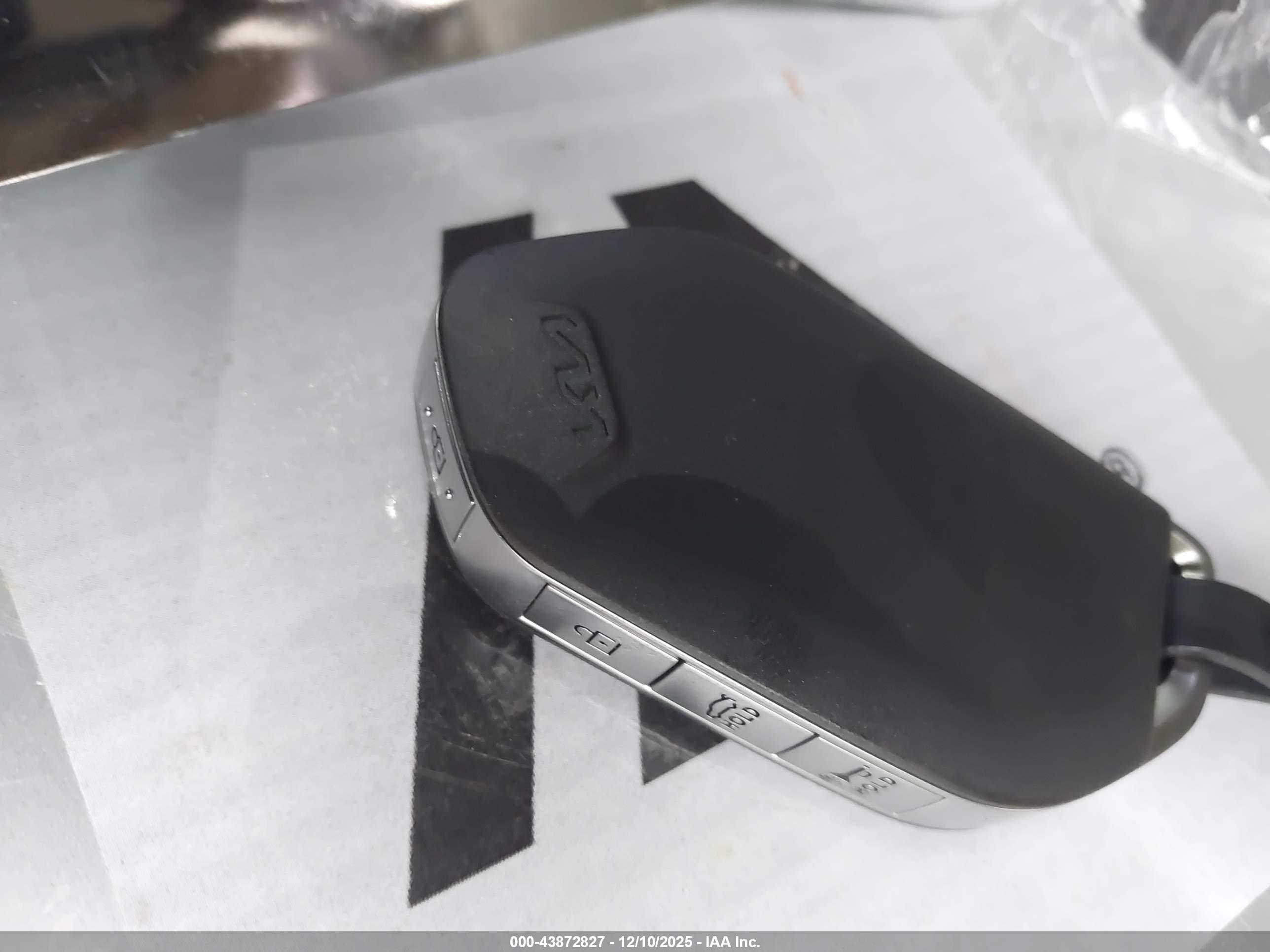 KIA K5 image 11
