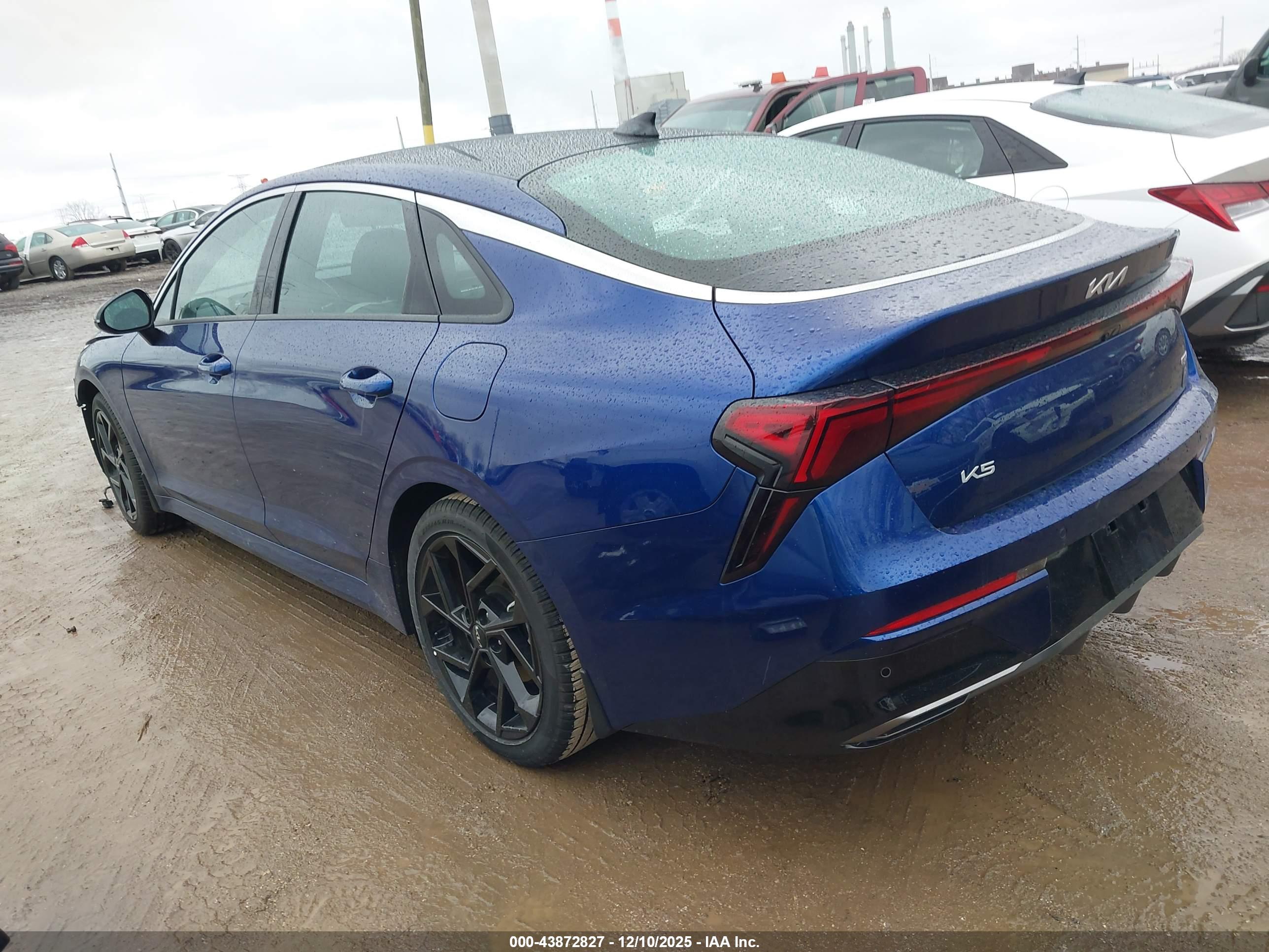 KIA K5 image 3