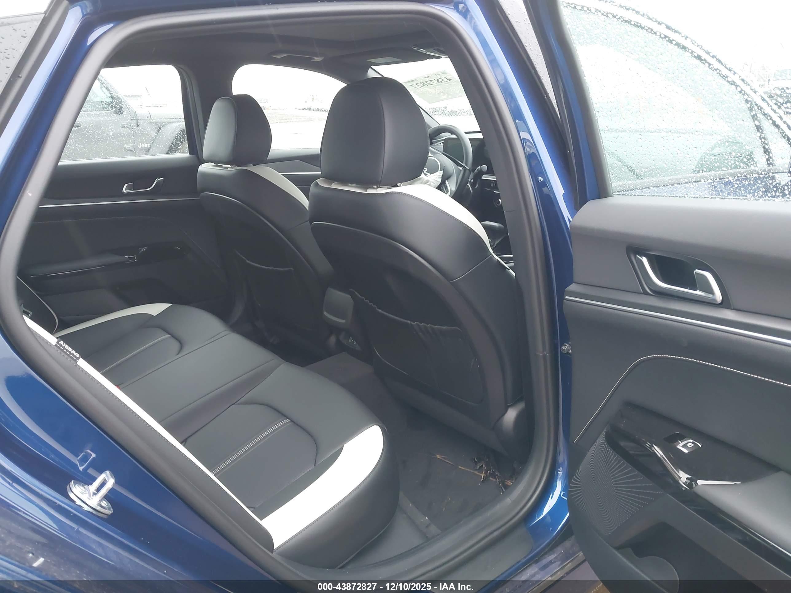 KIA K5 image 8