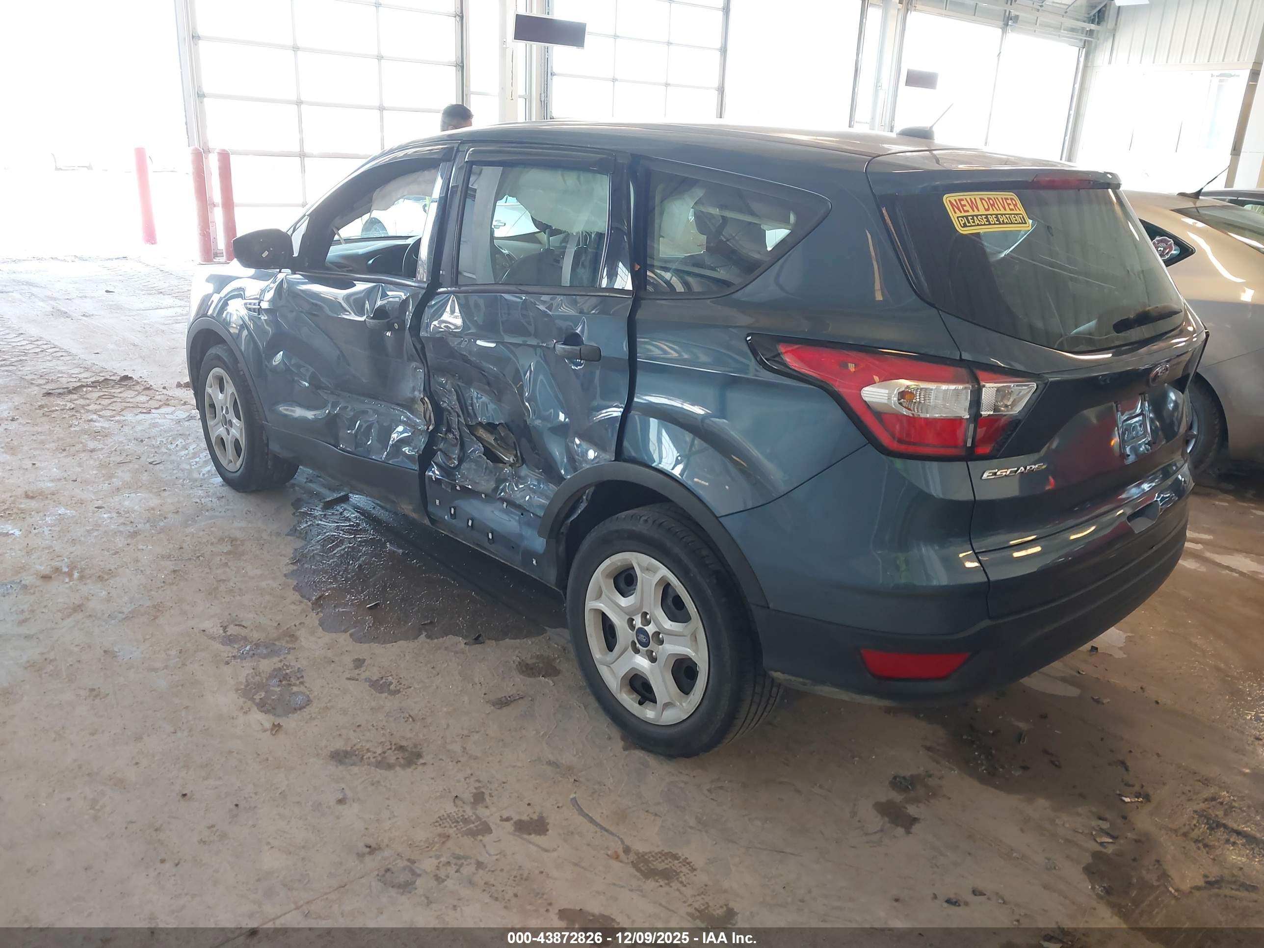 FORD ESCAPE image 3