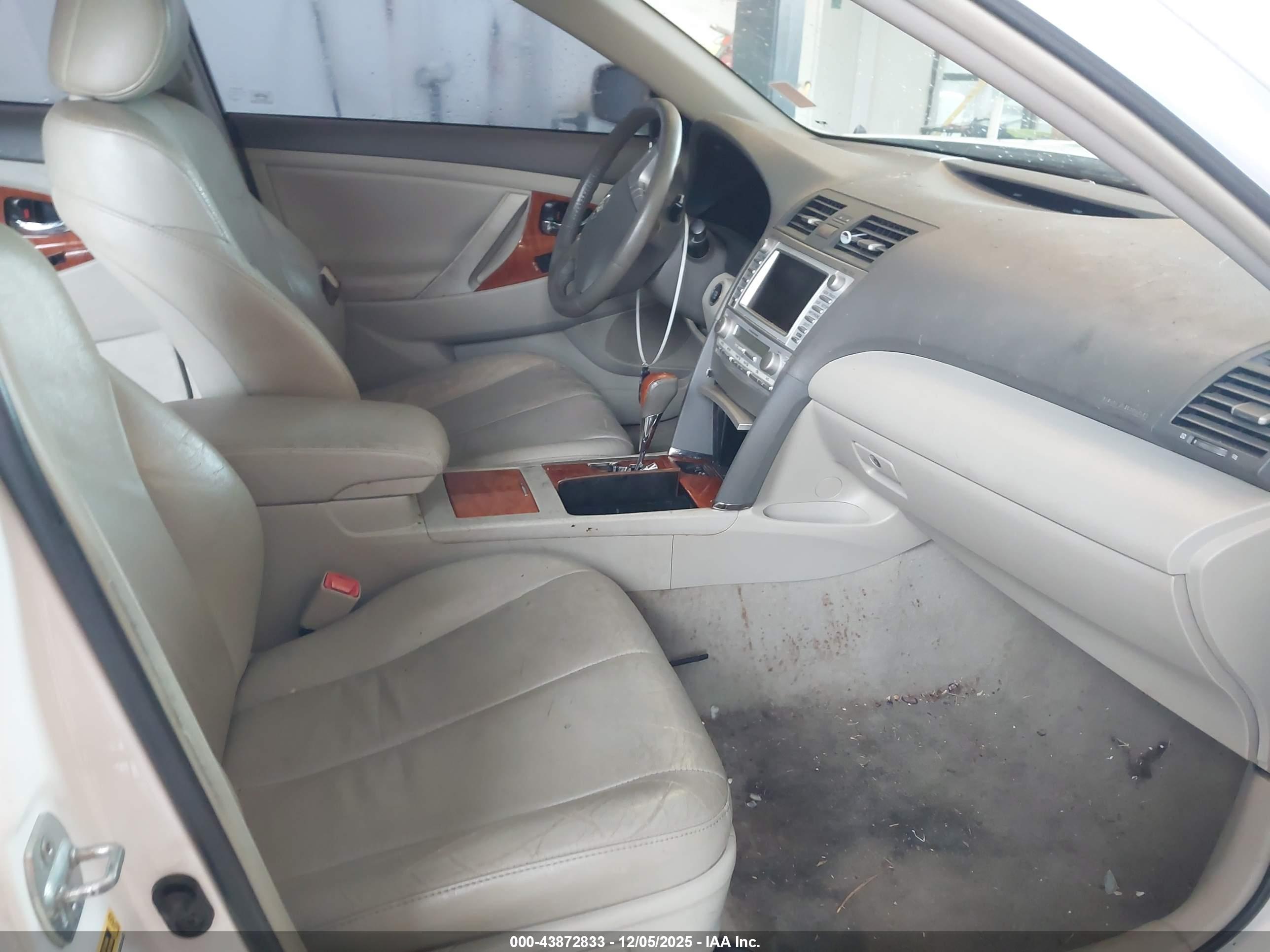 TOYOTA CAMRY image 5