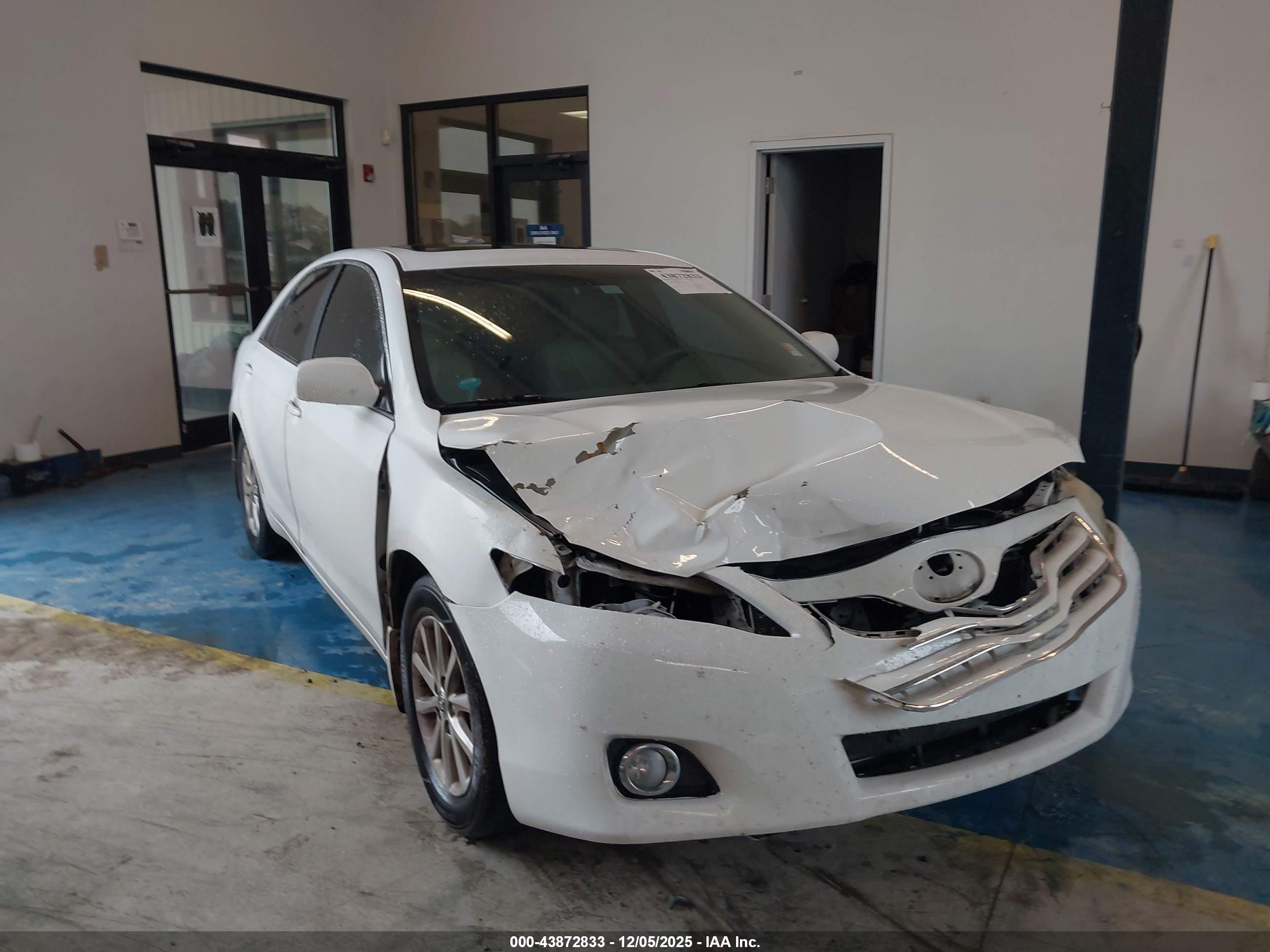 TOYOTA CAMRY image 6