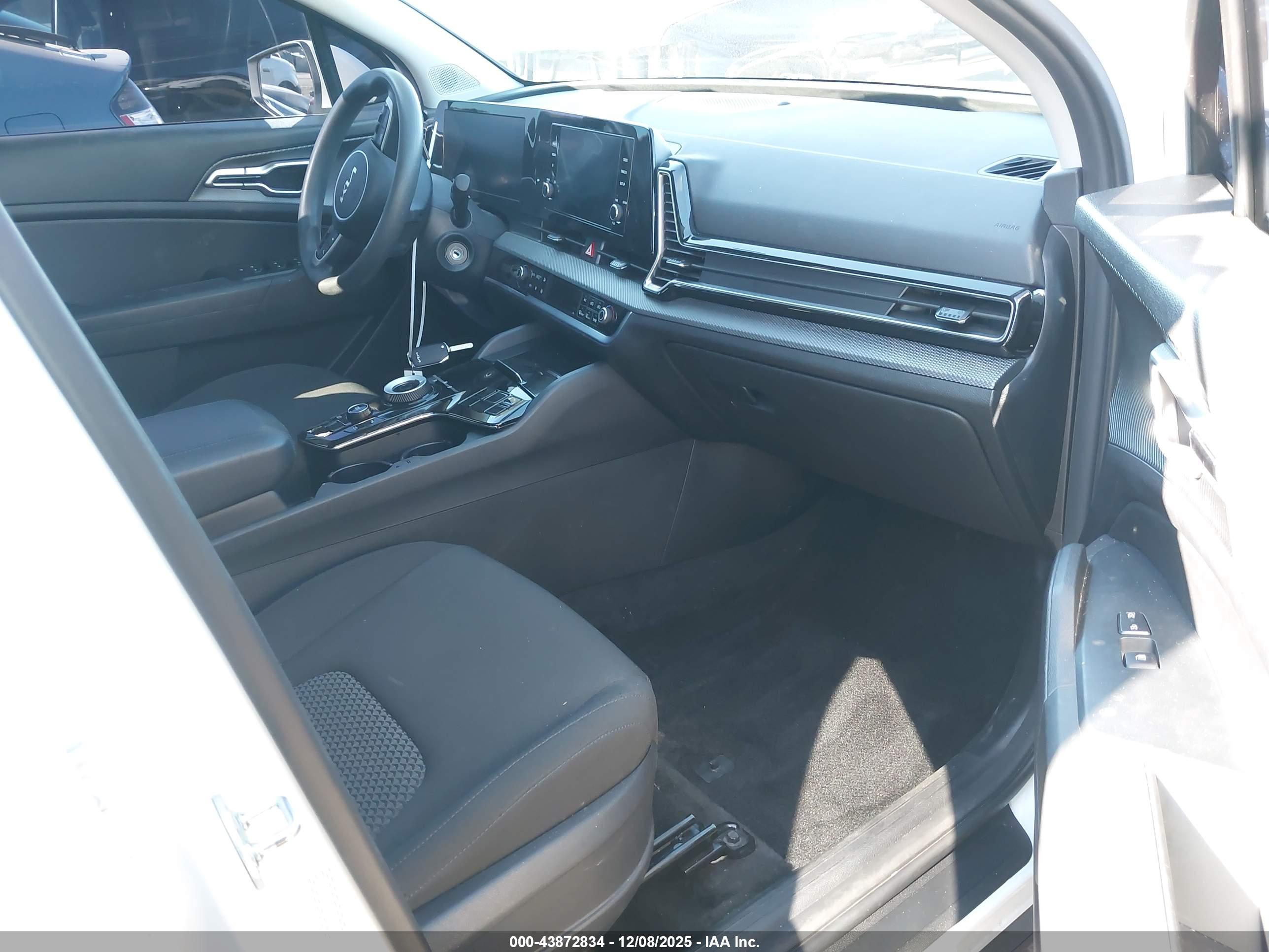 KIA SPORTAGE image 5