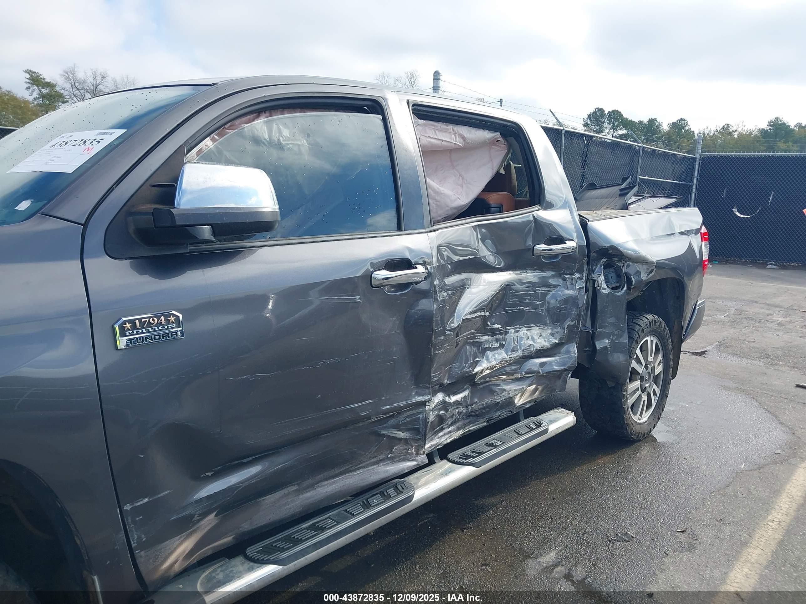 TOYOTA TUNDRA image 6