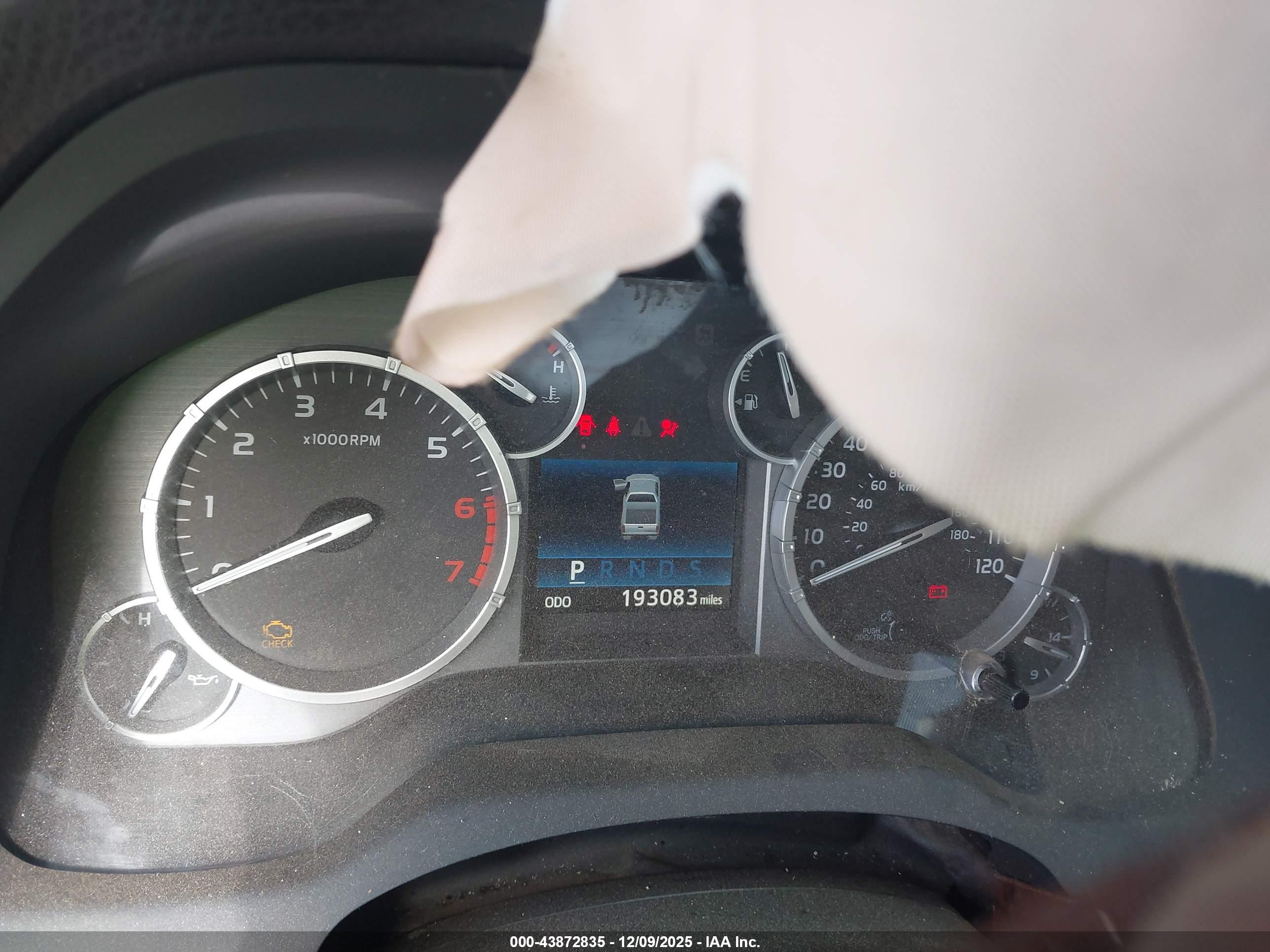 TOYOTA TUNDRA image 7
