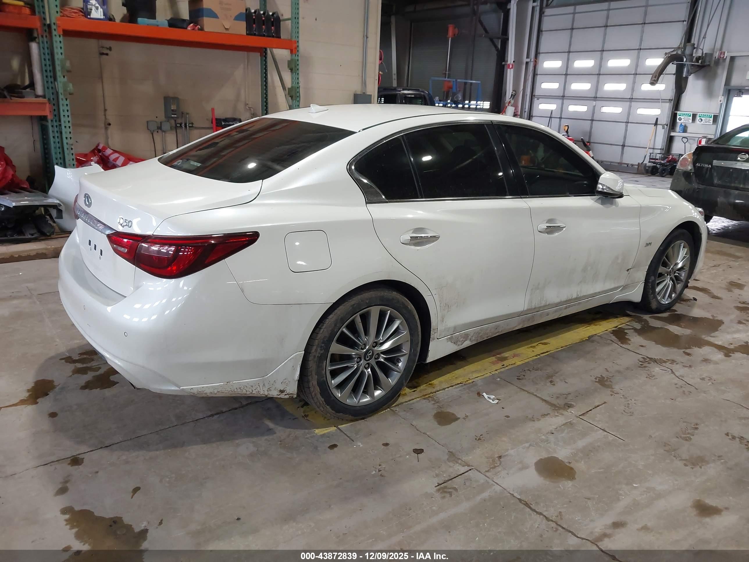 INFINITI Q50 image 4