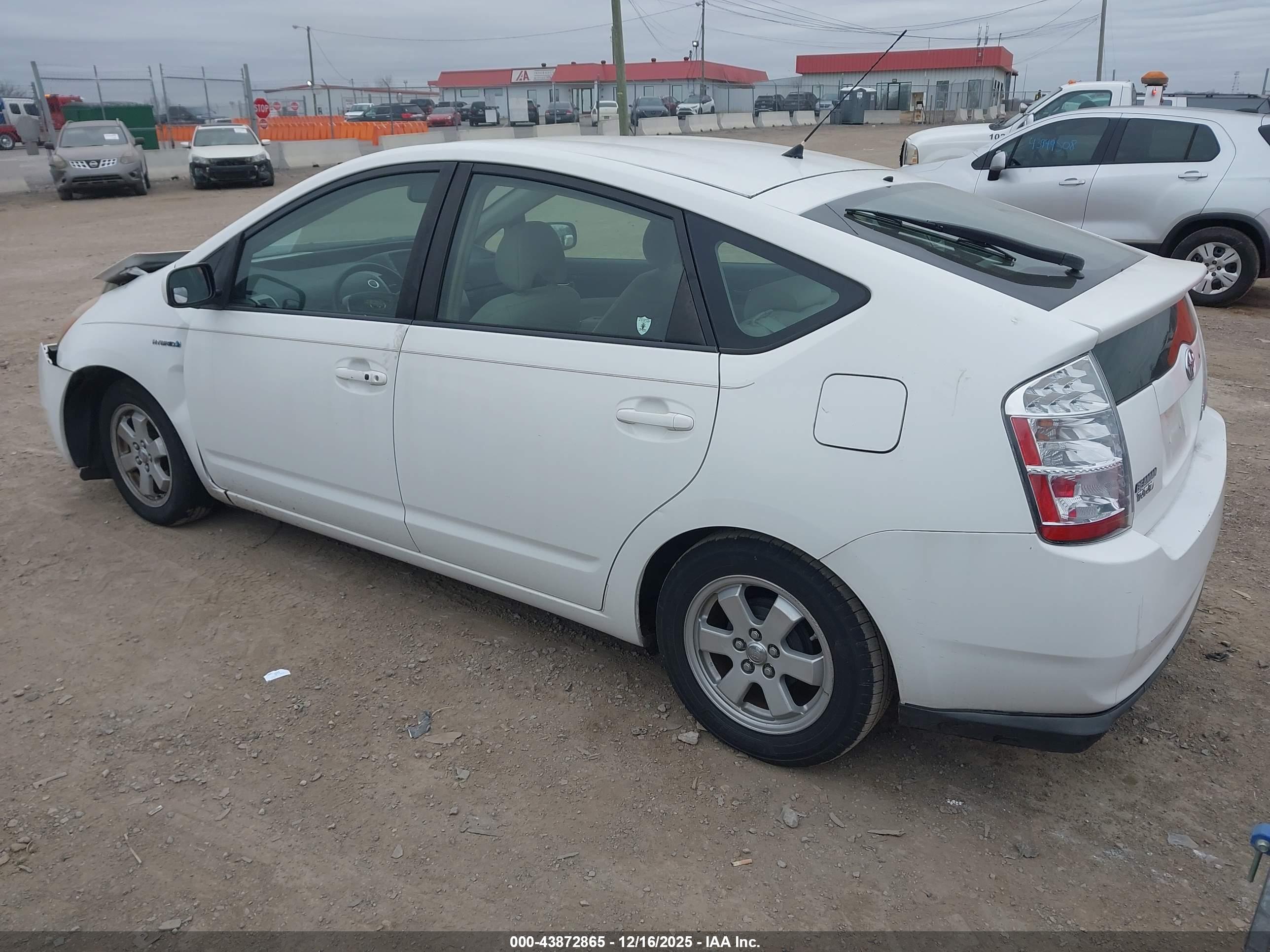 TOYOTA PRIUS image 3