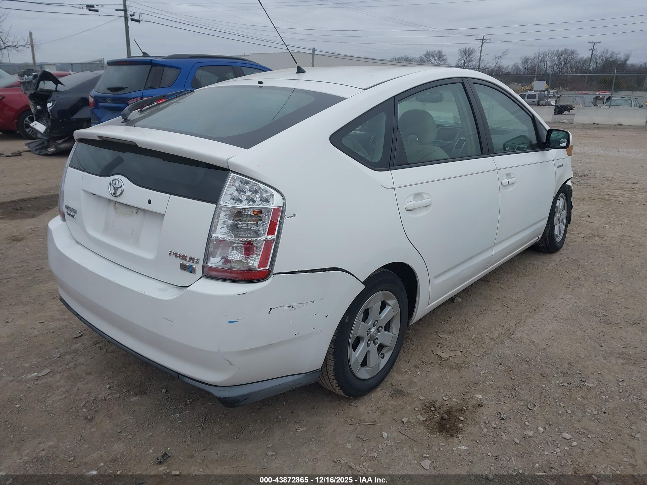 TOYOTA PRIUS image 4