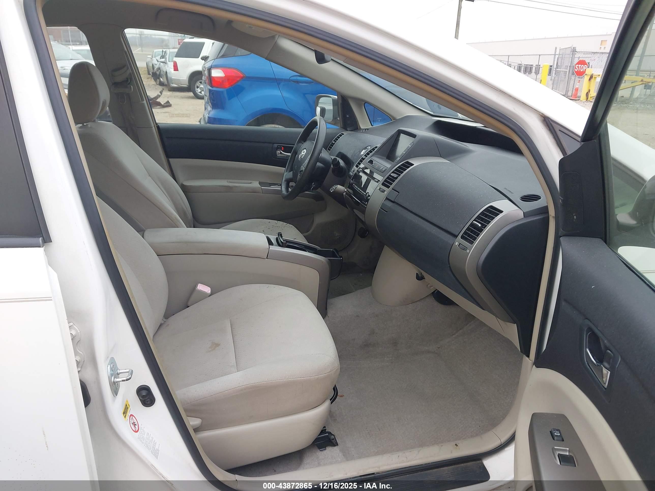 TOYOTA PRIUS image 5